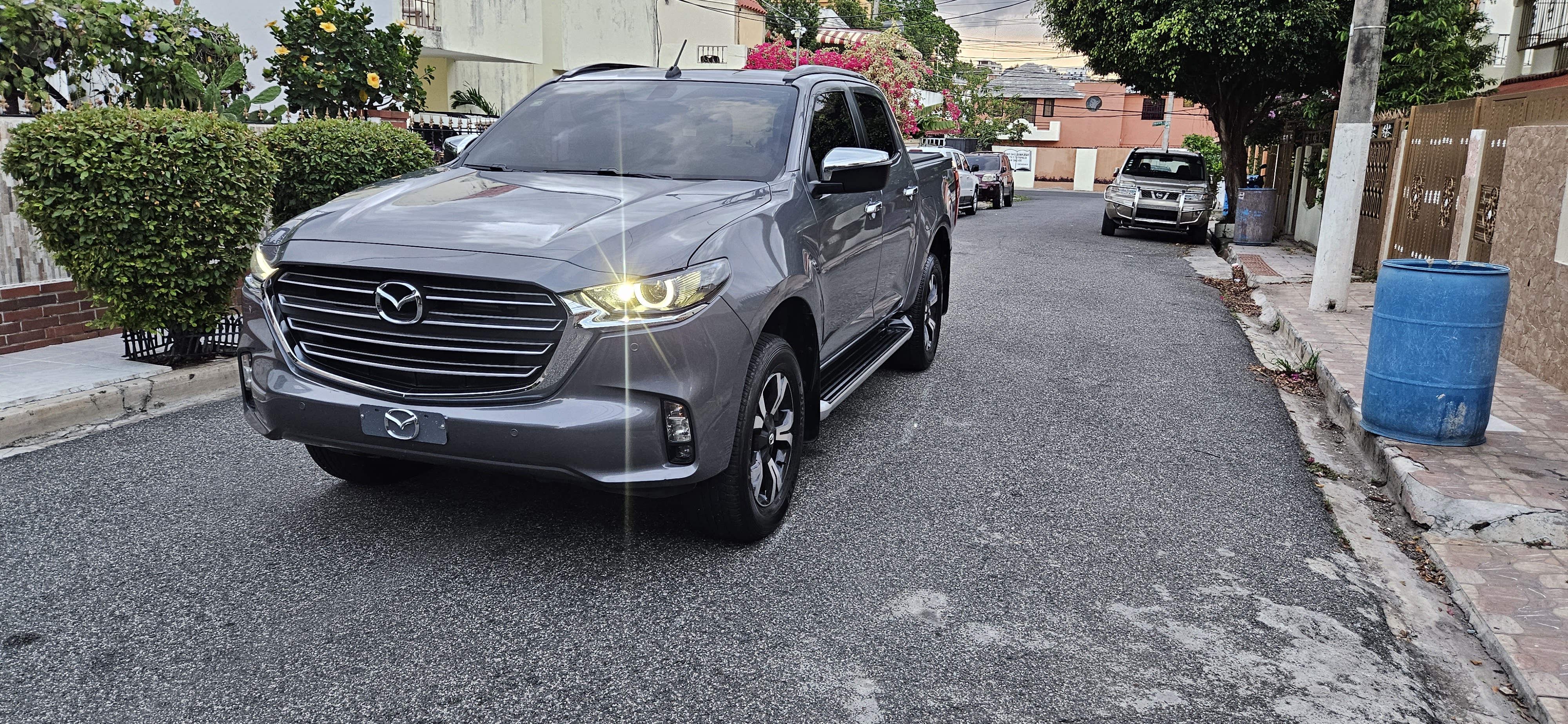 jeepetas y camionetas - Mazda bt 50 2024 full 25,000 km 2
