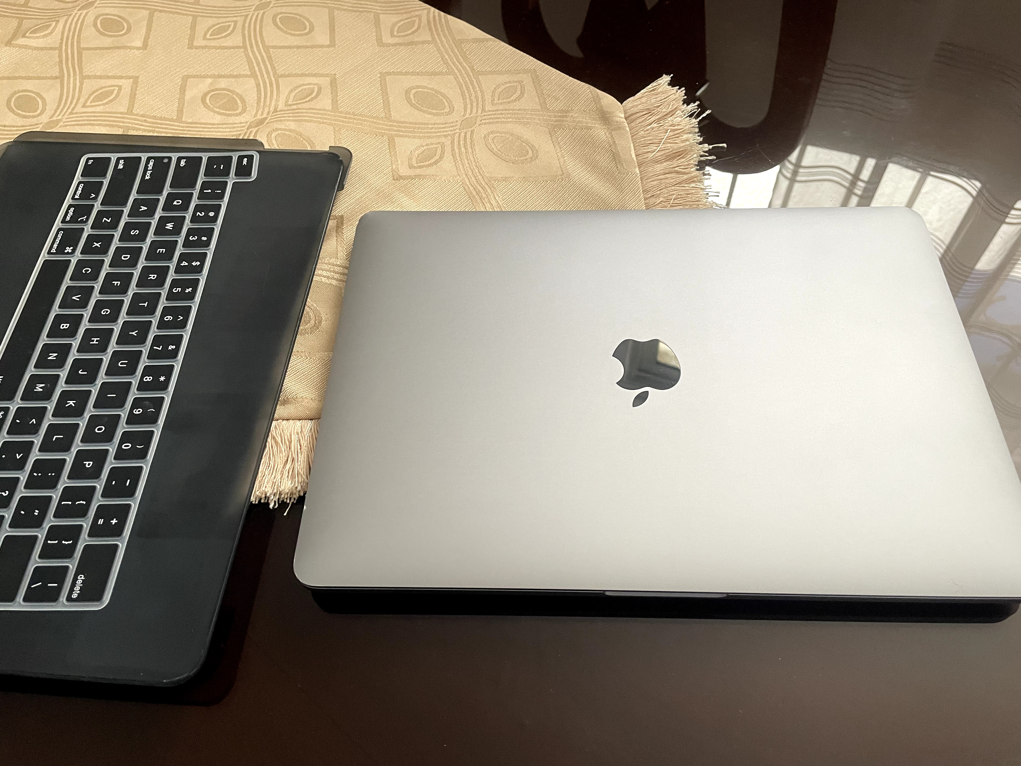 computadoras y laptops - MacBook Pro 13 2020 i5 1.4ghz, 8gb ram, 512 ssd 4