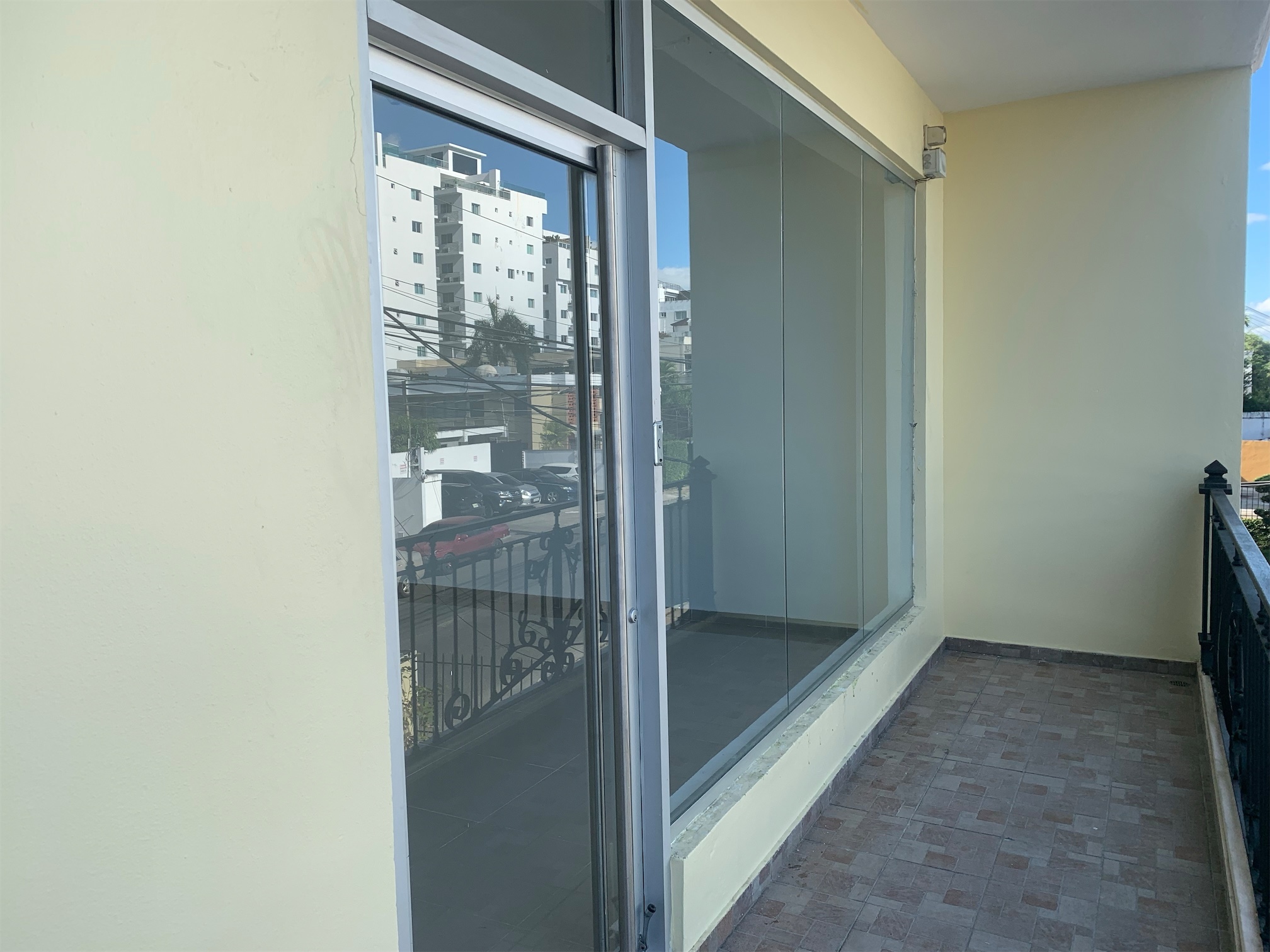 oficinas y locales comerciales - Local en la Julieta Morales 1