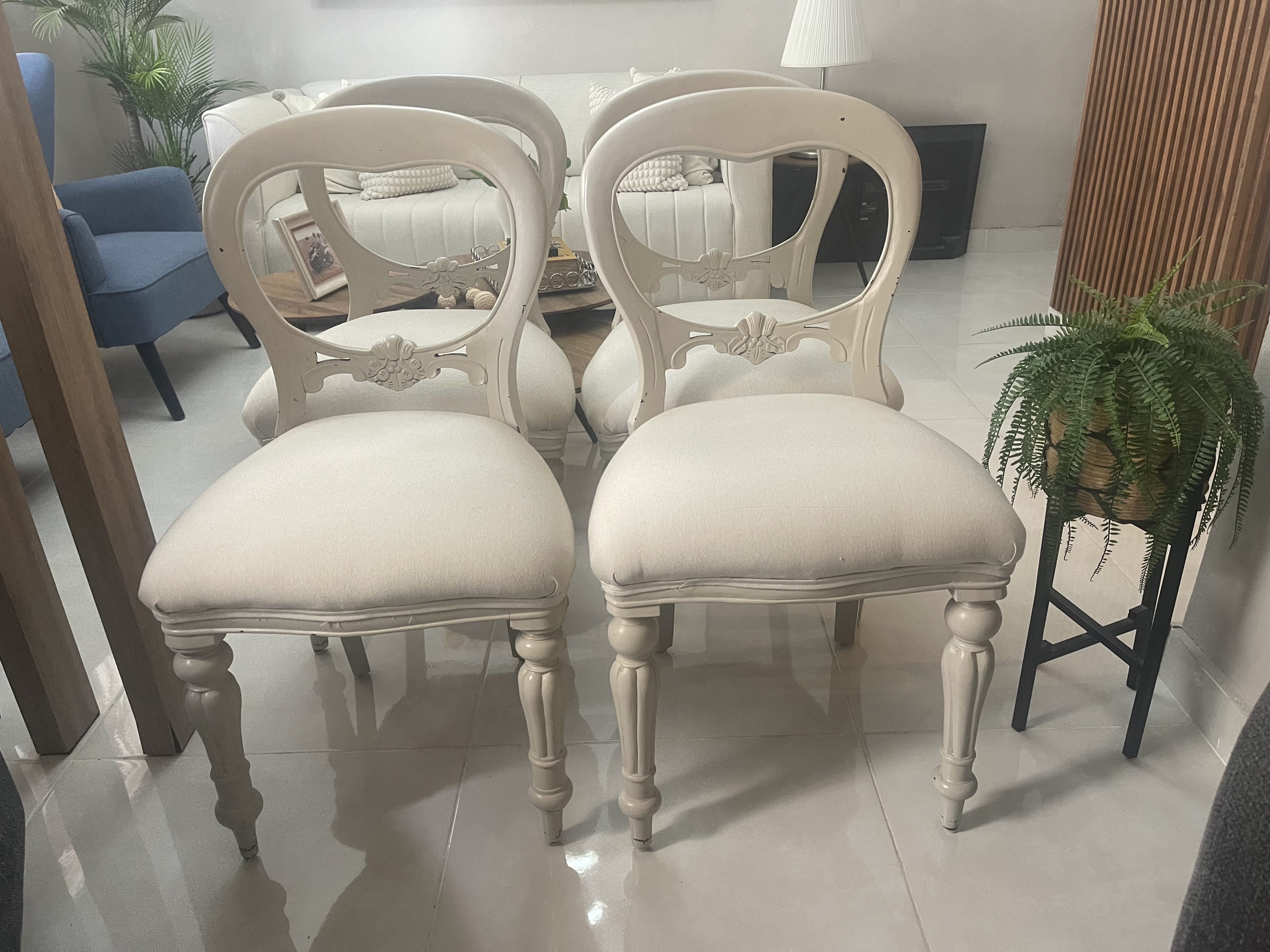 muebles y colchones - Silla de comedor en madera preciosa
4 unidades por 14mil