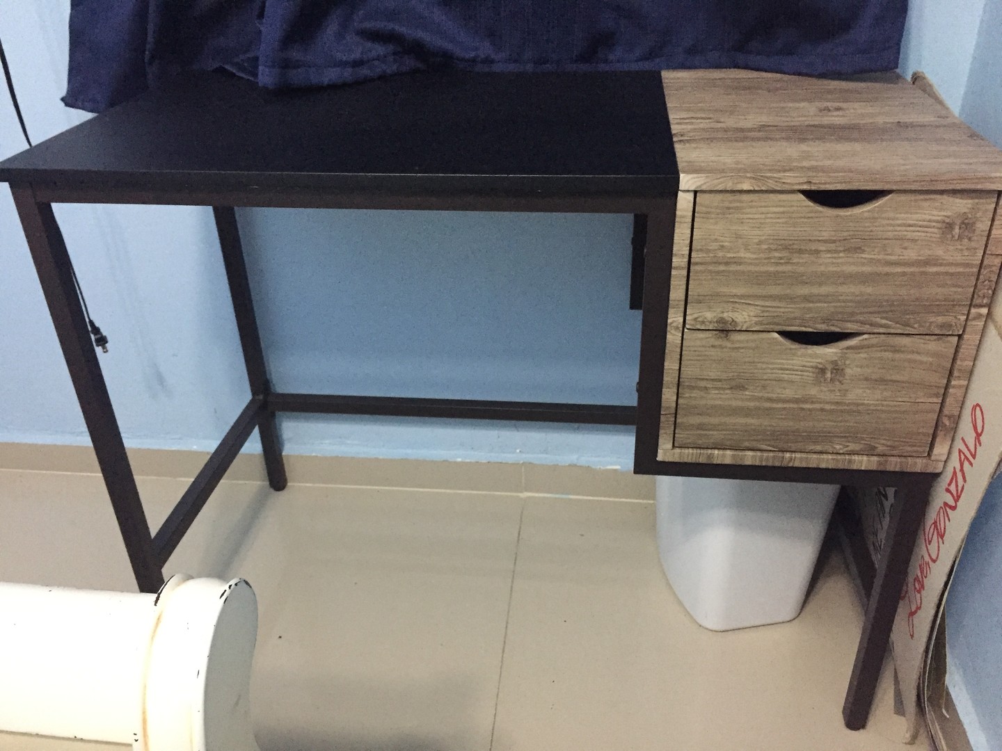 muebles y colchones - Escritorio de metal con dos gavetas 0