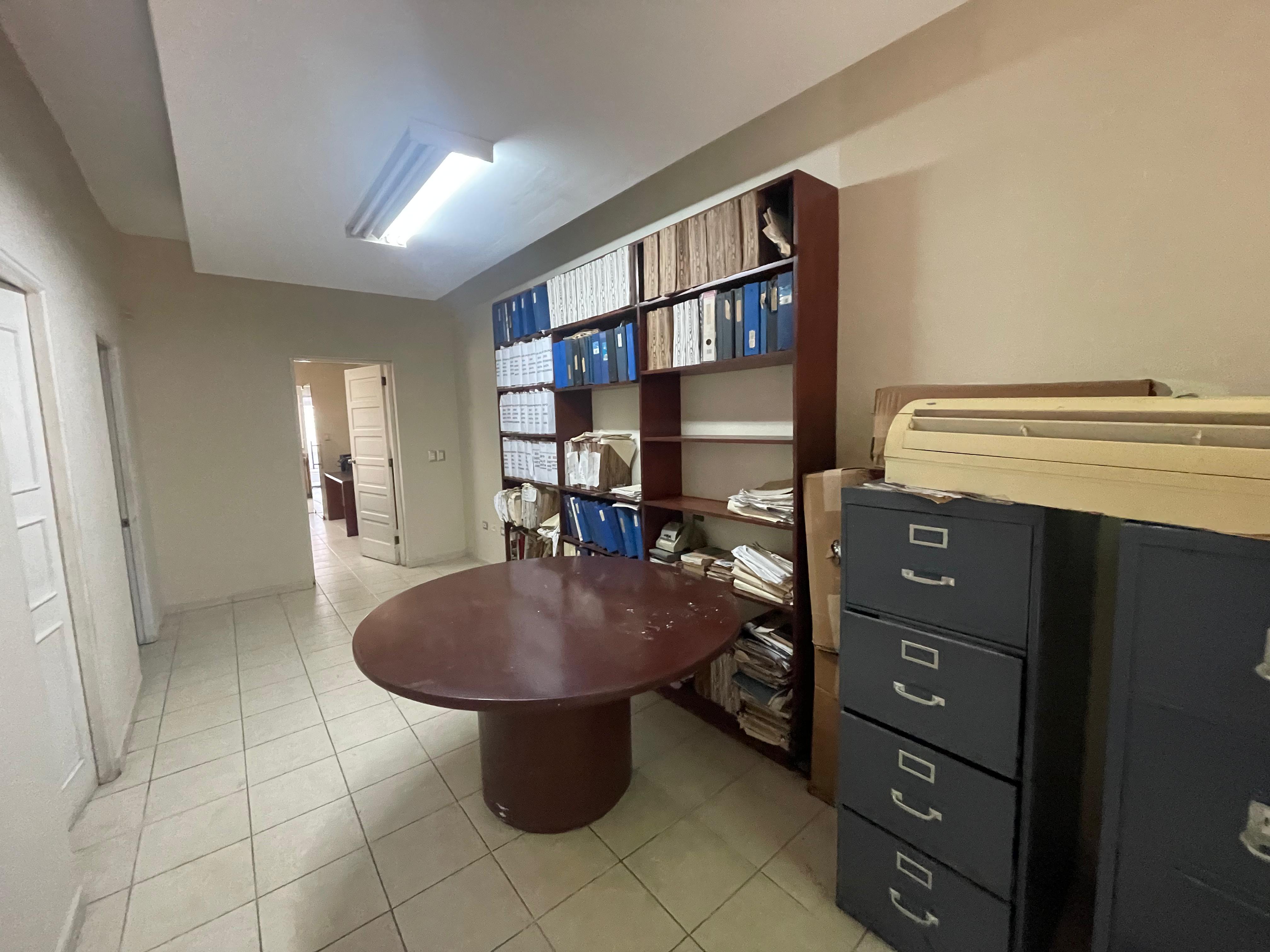 oficinas y locales comerciales - Local comercial 120 mts en Zona Universitaria 6