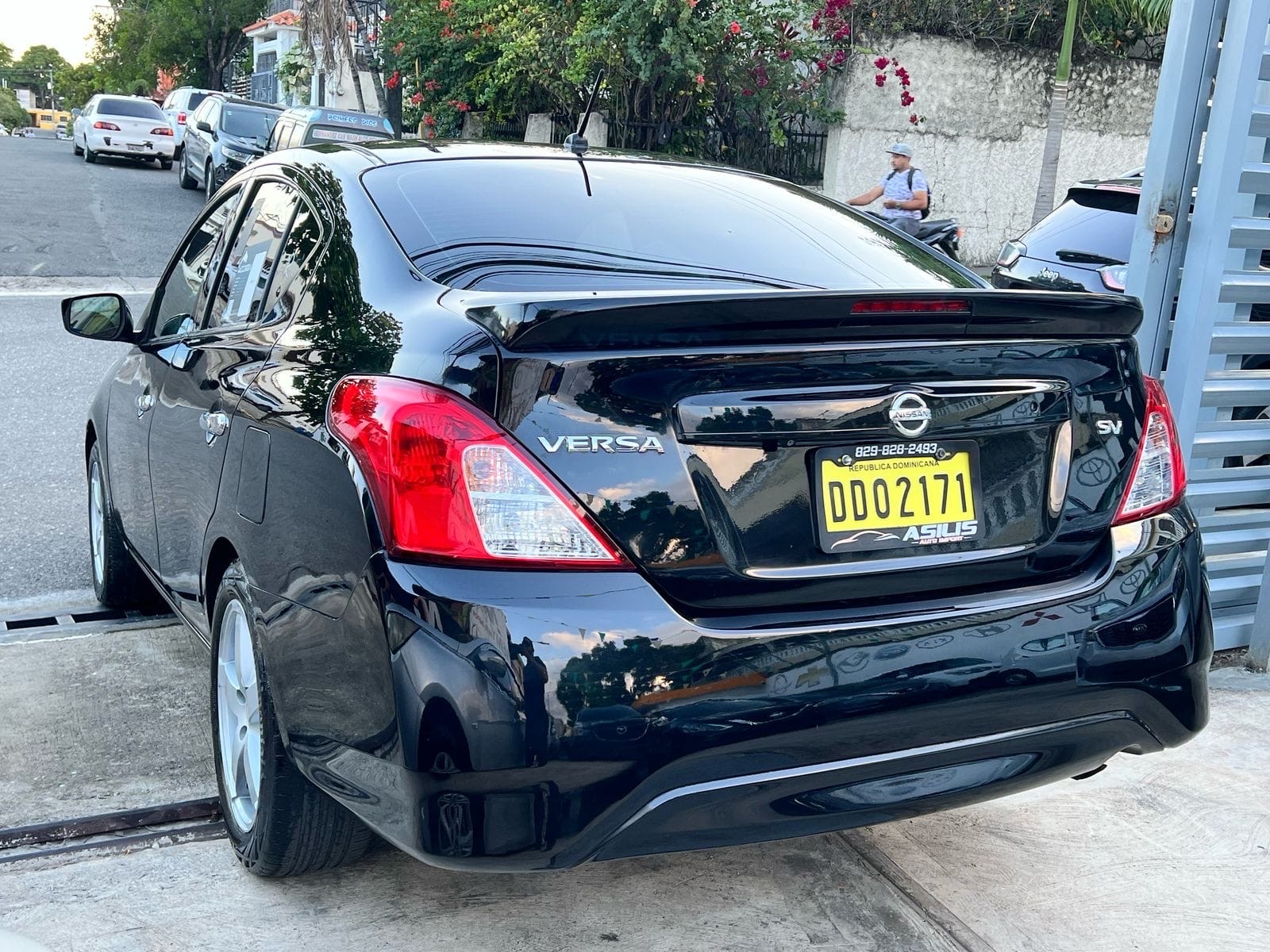 carros - Nissan versa SV 2019 el más full 5
