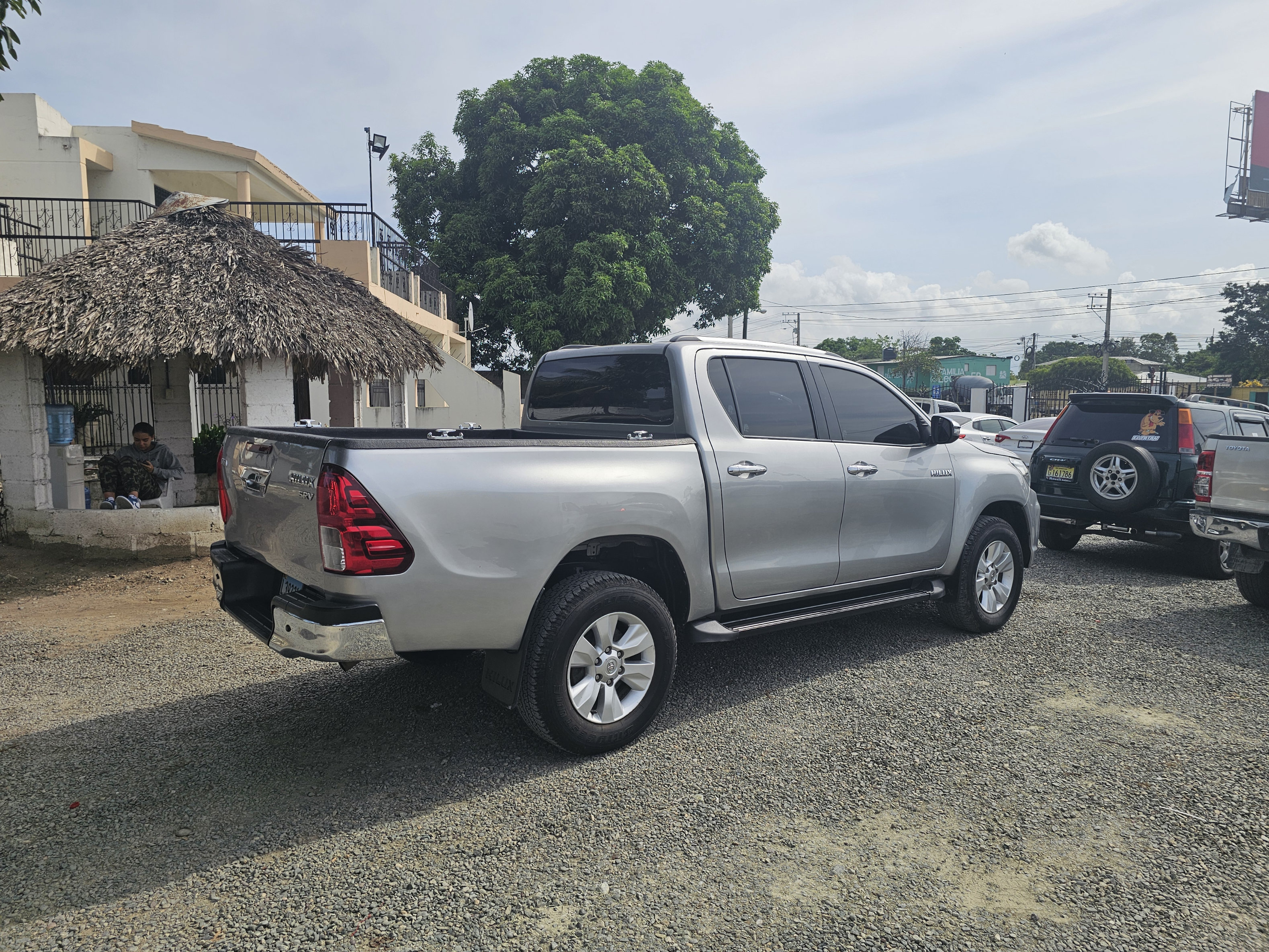 jeepetas y camionetas - Toyota Hilux 2019 srv límite 2