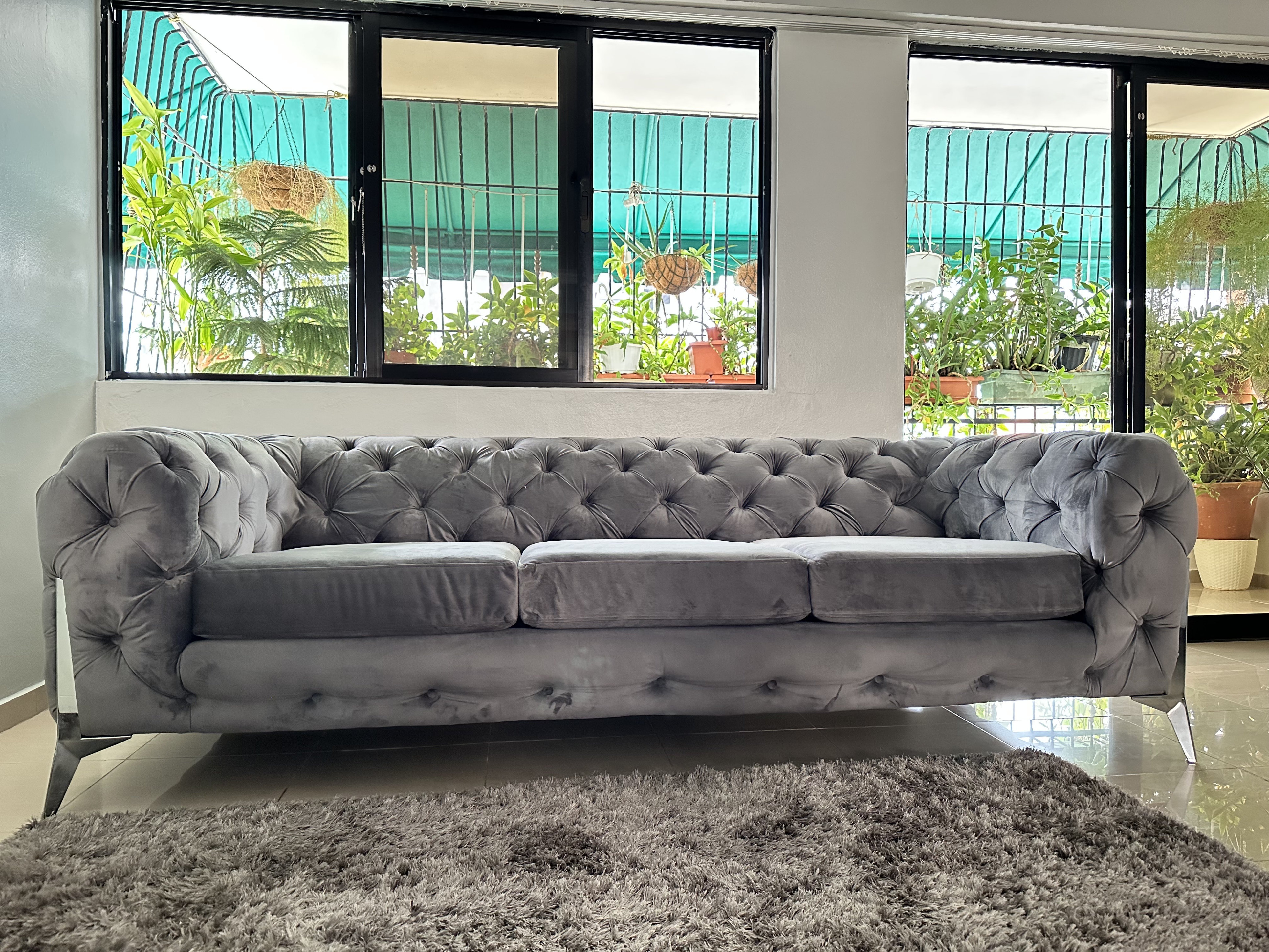 muebles y colchones - Sofá de Terciopelo Gris – Estilo Elegante y Moderno. Velvet Sofa By Everly Quinn 6