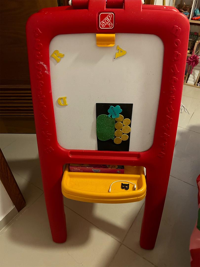 juguetes - Pizarra con dos lados para dibujar o trabajar (tiza o marcador) marca Crayola 1