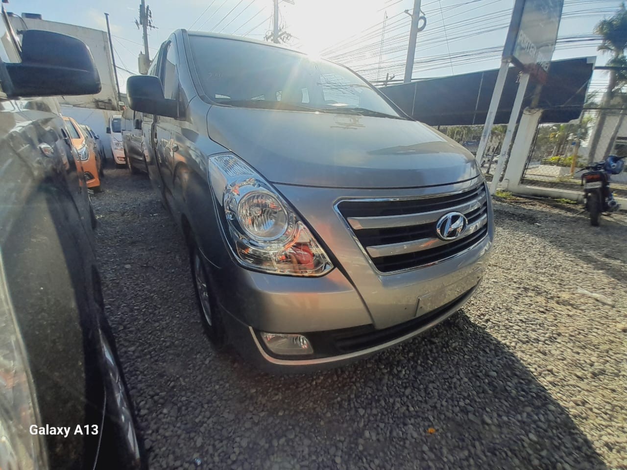 jeepetas y camionetas - HYUNDAI STAREX 2017 GRIS