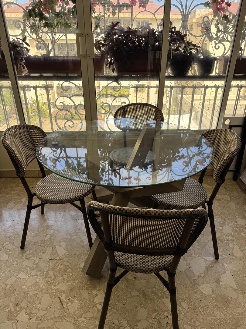 muebles y colchones - Vendo juego de comedor de Cristal de Ilumel totalmente nuevo sin estrenar  4