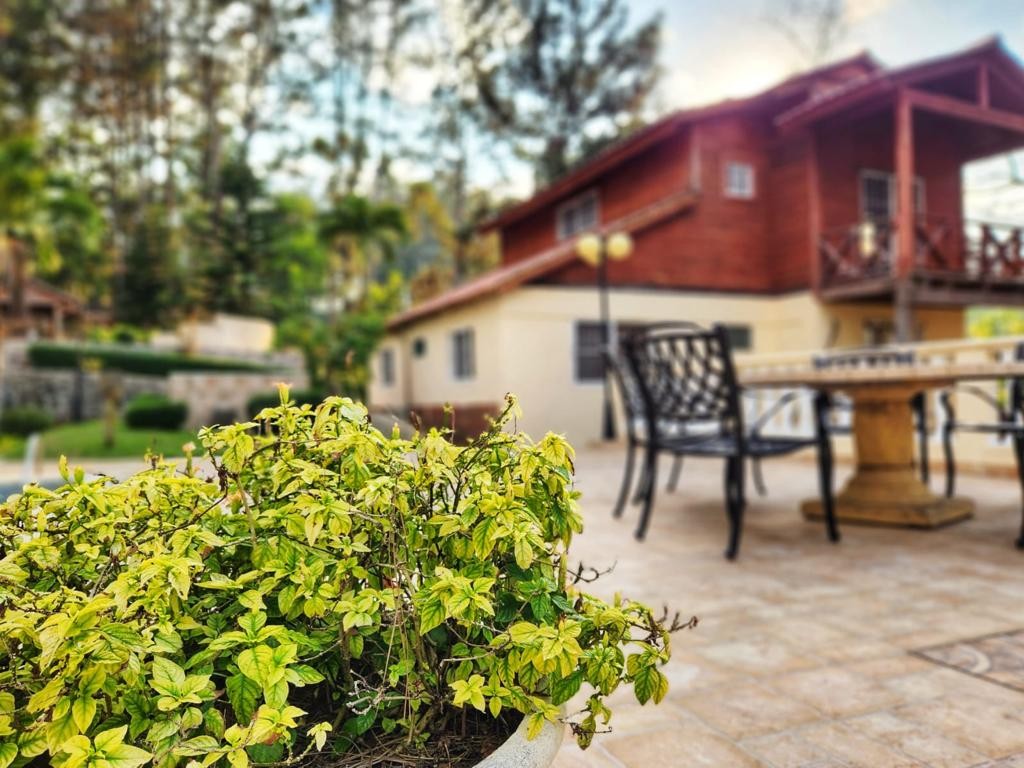 casas vacacionales y villas - Vendo Villa  de Oportunidad 
En la Cumbre (Bonao)


Precio Oferta U$ 300,000 Tas 1