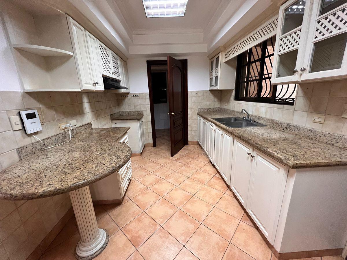 apartamentos - Alquilo Apto. de 3 hab. + estudio en Los Cacicazgos 10