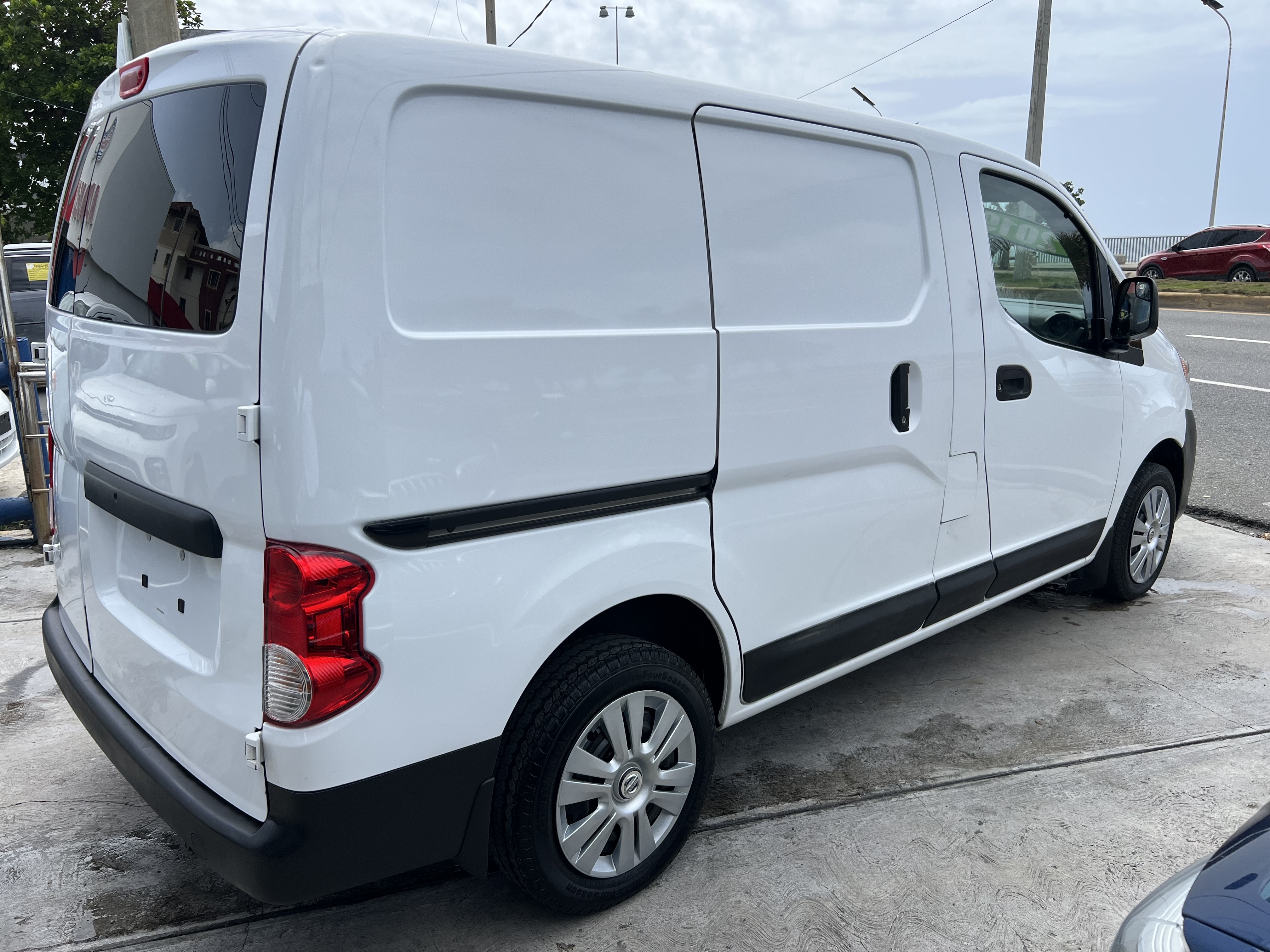 jeepetas y camionetas - Nissan NV200 2019 3