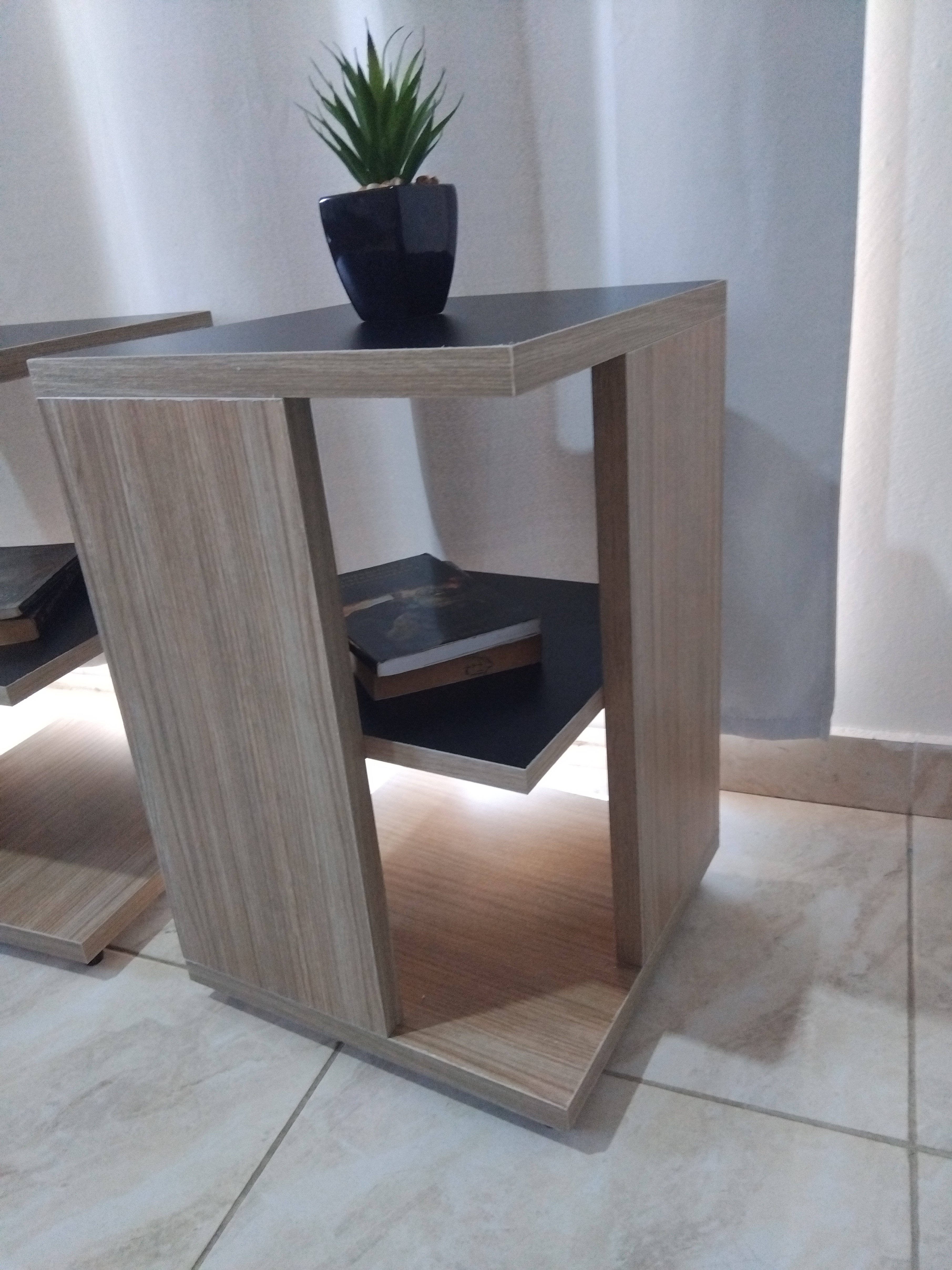 muebles y colchones - Mesas auxiliares de melamina. NUEVAS Y RESISTENTES. Cada una cuesta 2,500 pesos. 3
