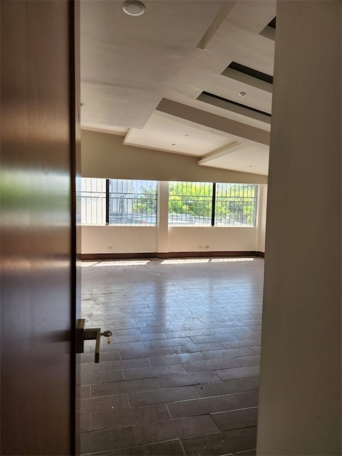 oficinas y locales comerciales - Local amplio dos niveles 5