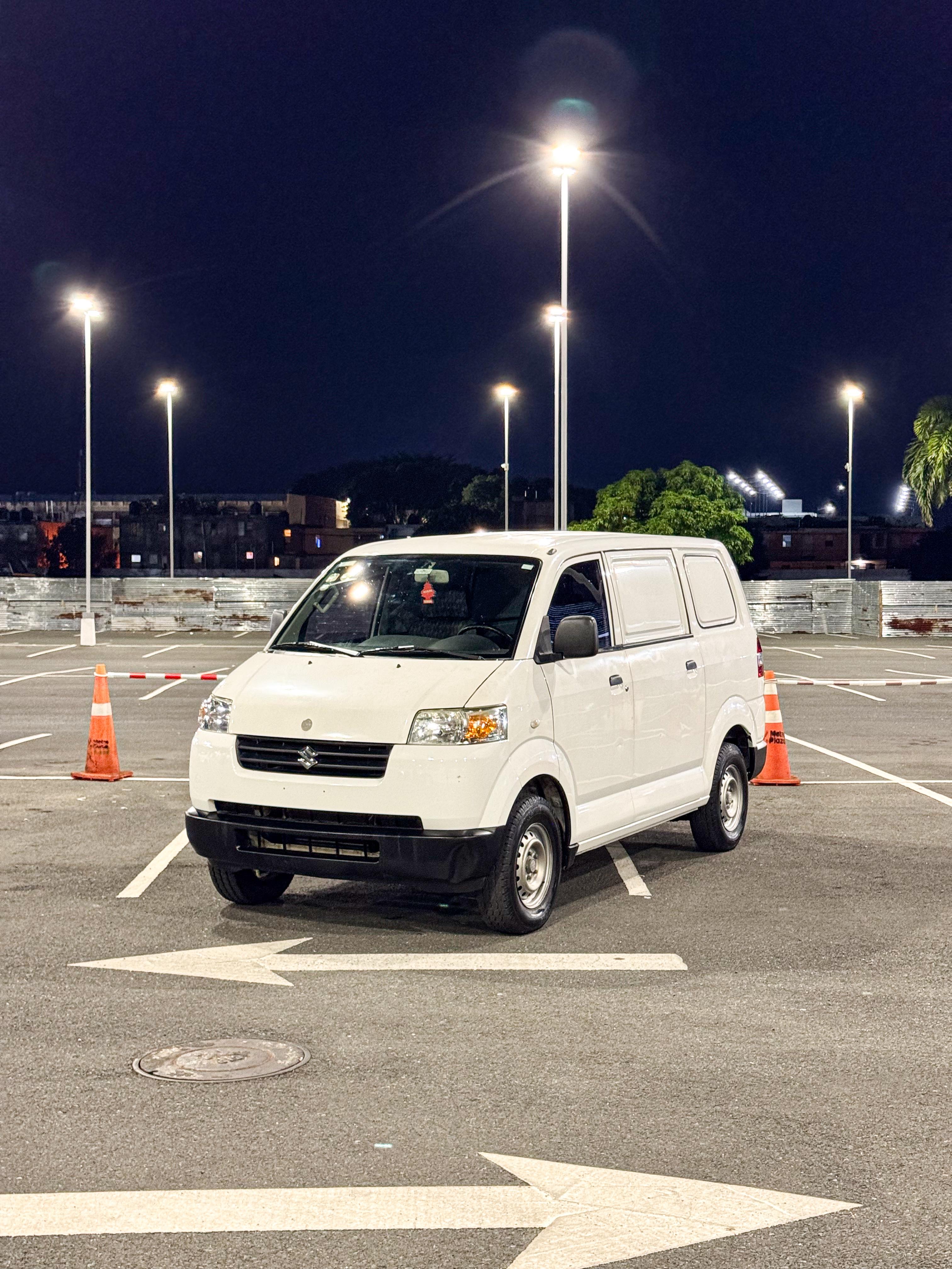 jeepetas y camionetas - Suzuky APV  2