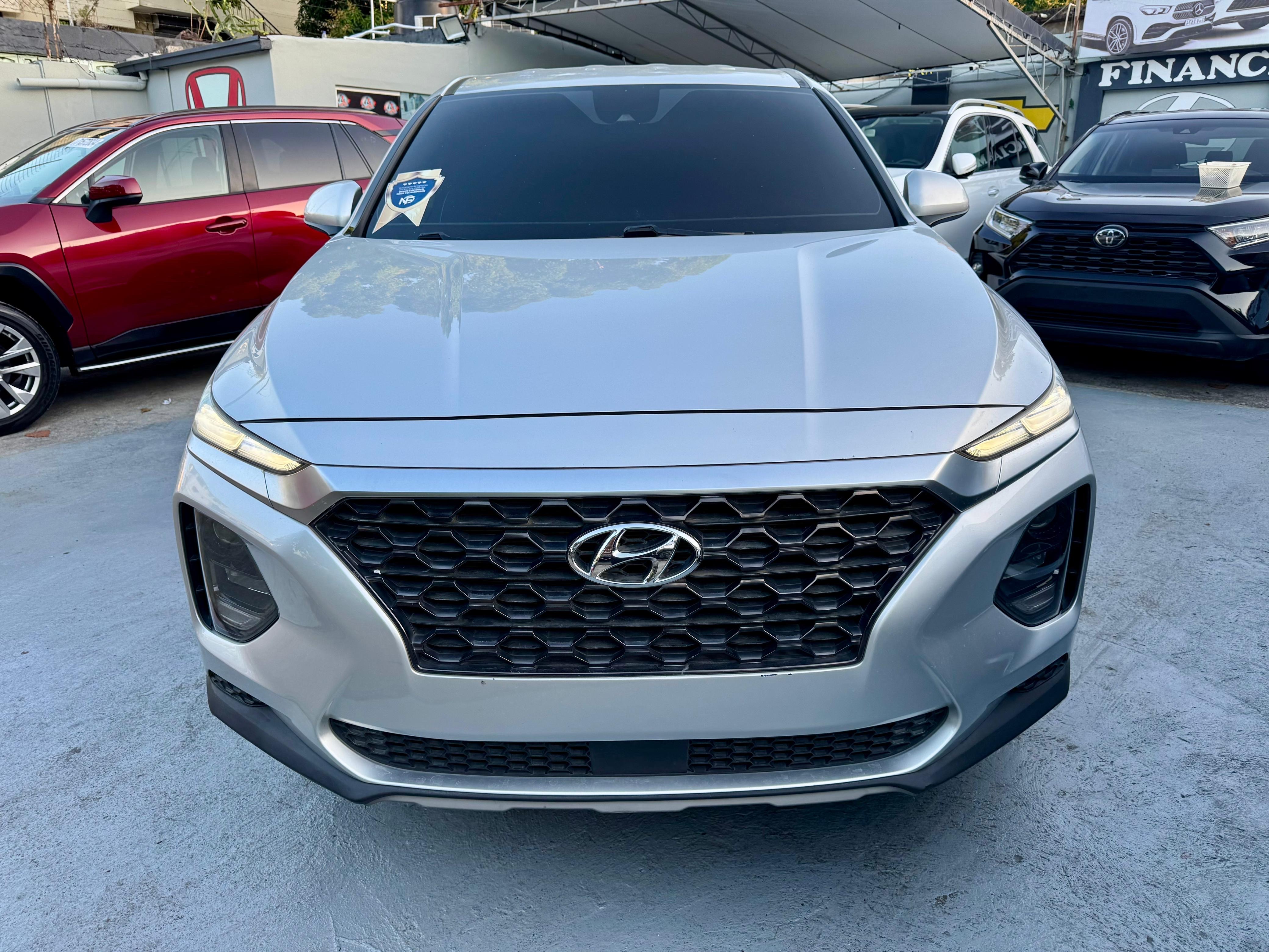 jeepetas y camionetas - Hyundai Santa Fe 2019 SE  7