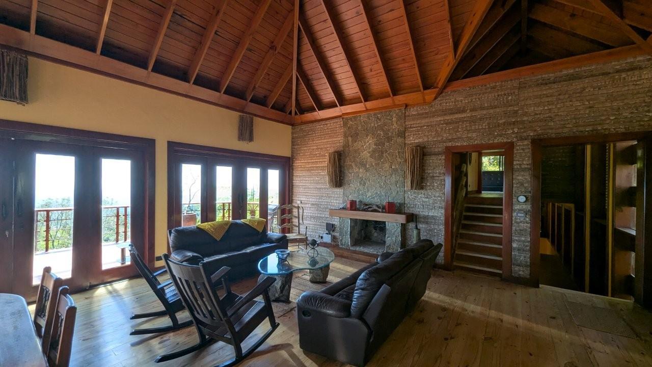 casas vacacionales y villas - Villa de Ensueño con Vistas a Montaña, Ciudad y Mar 6