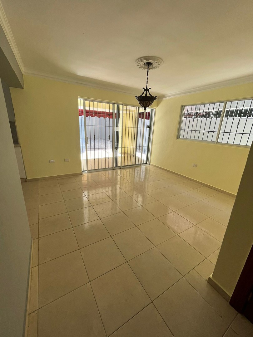 casas - Se vende amplia casa en el Sector Los Corales del Sur, Santo Domingo Este. 1
