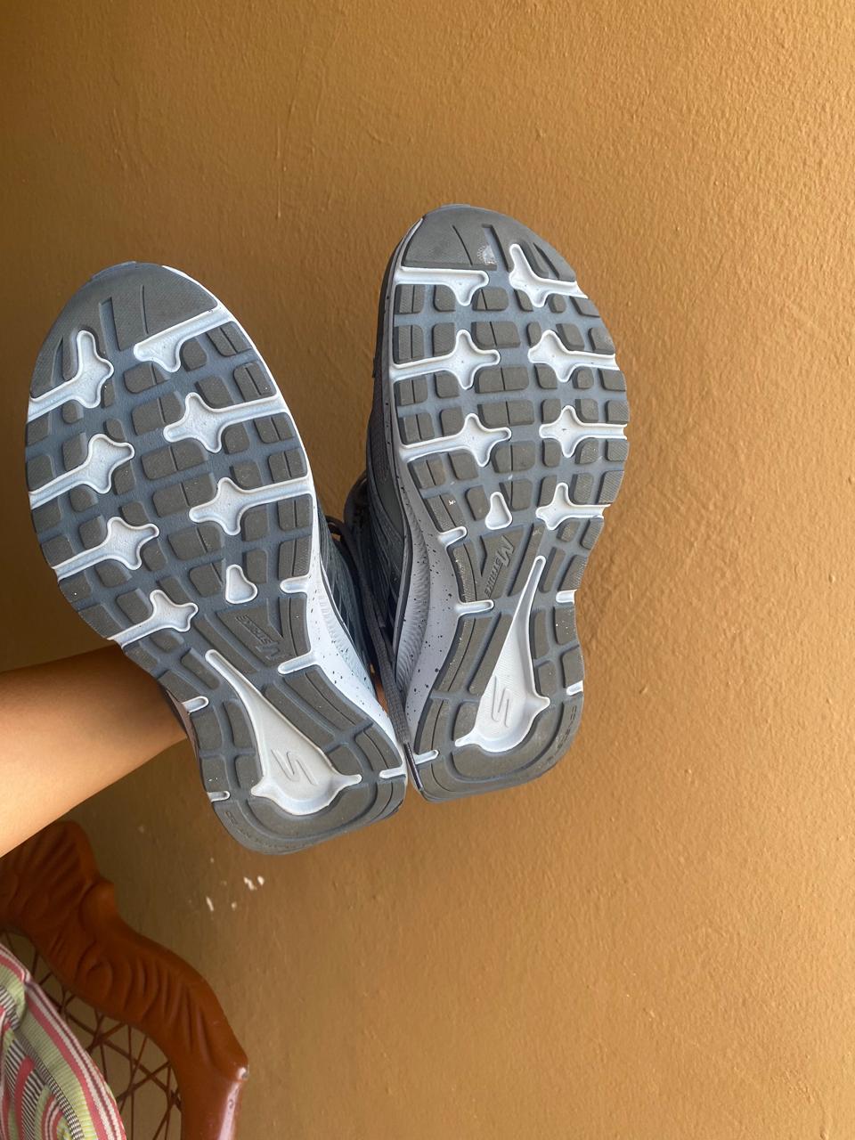 zapatos para mujer - VENDO ESTOS SKECHERS NUEVOS SIZE 7 COMPRADO EN LA MISMA TIENDA . 

 2