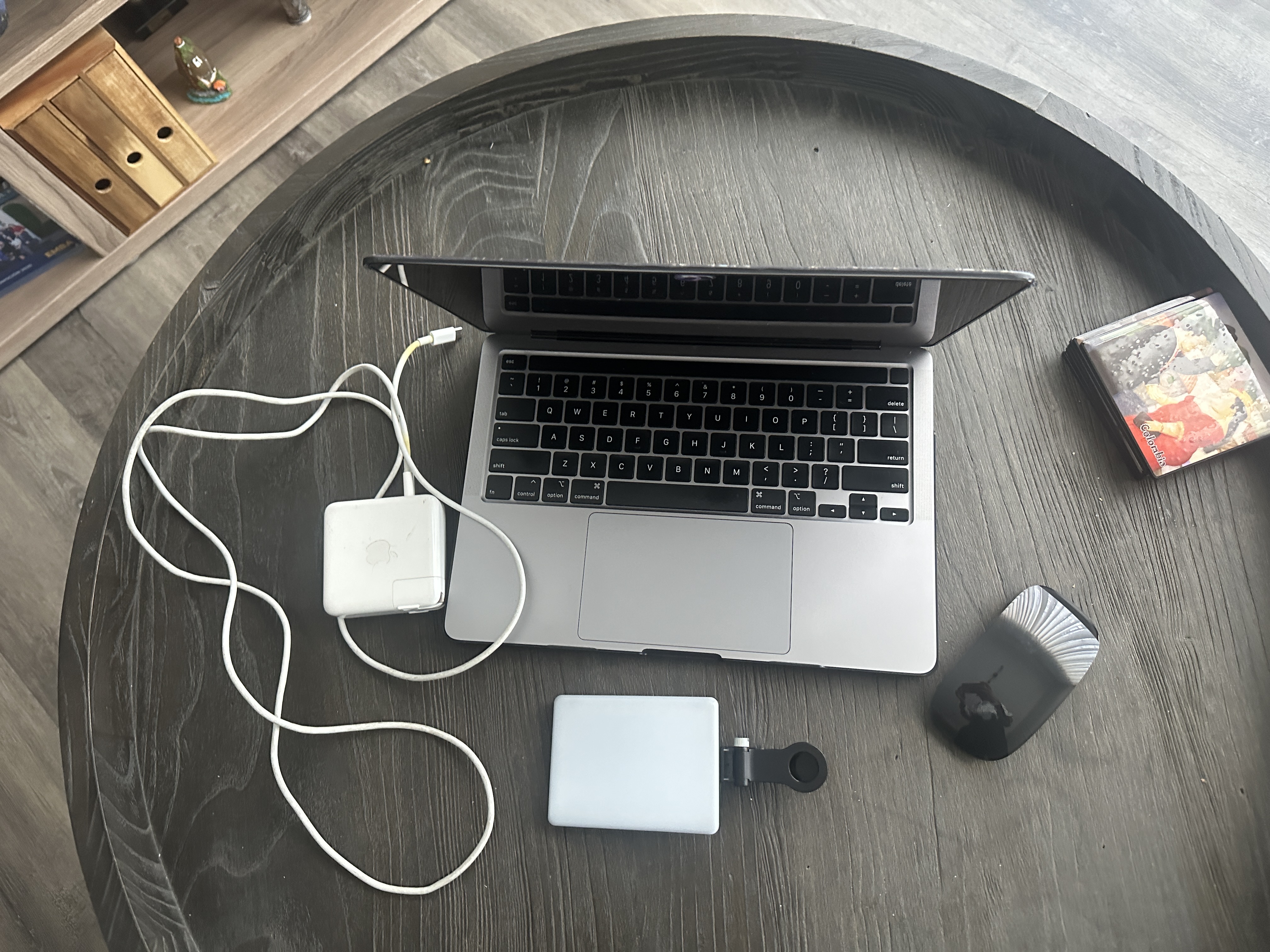 computadoras y laptops - Macbook Pro 2019 I5 - Con Bulto y Mouse  3