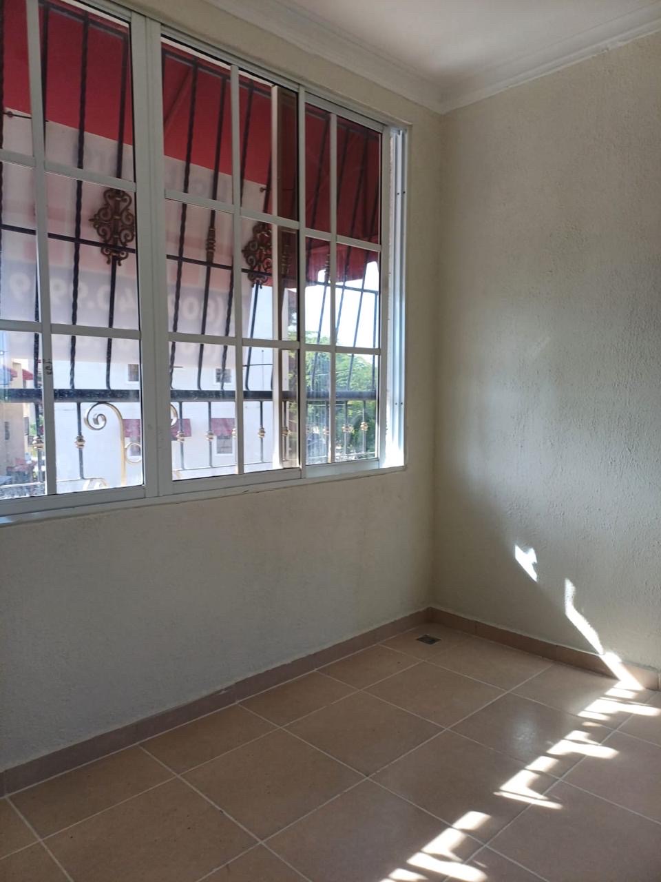apartamentos - Vendo Apto. Res. Esther, prox. Av. Monumental,  llama al Sr Andrés  7