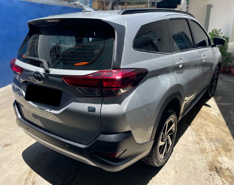 jeepetas y camionetas - Mi dueño se va y me vende 3