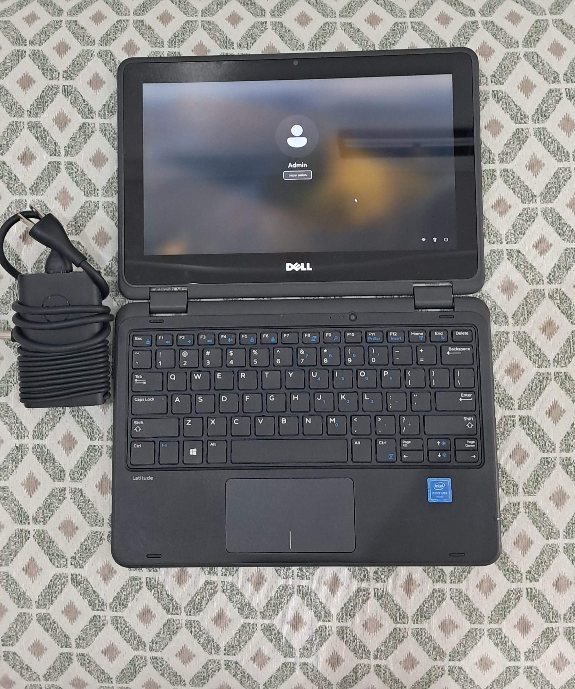 computadoras y laptops - Laptop Dell Touch 3189 Pentium 8GB 128GB M2 SSD 4