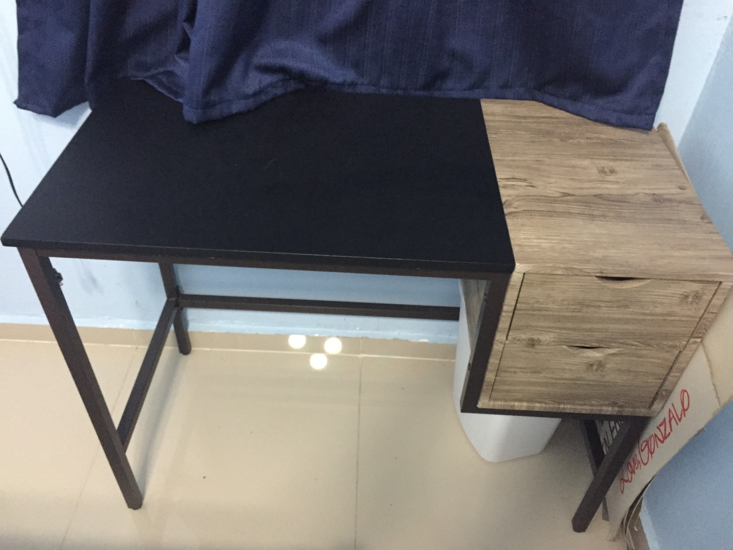 muebles y colchones - Escritorio de metal con dos gavetas 1