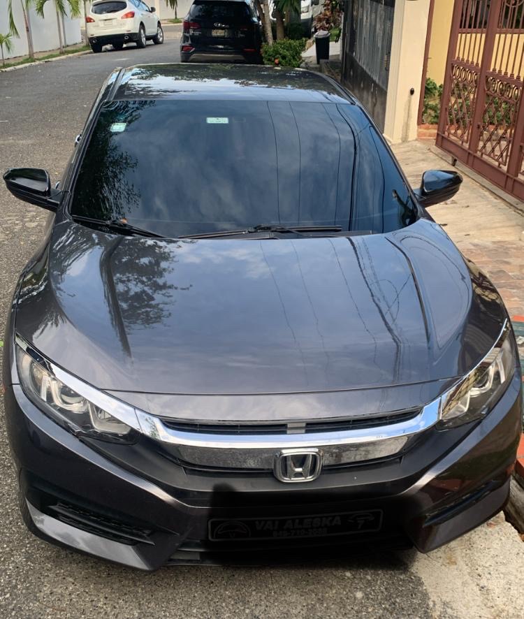 carros - Honda Civic 2018 . 

* Gasolina
* Asientos en pana 
* Único Dueño