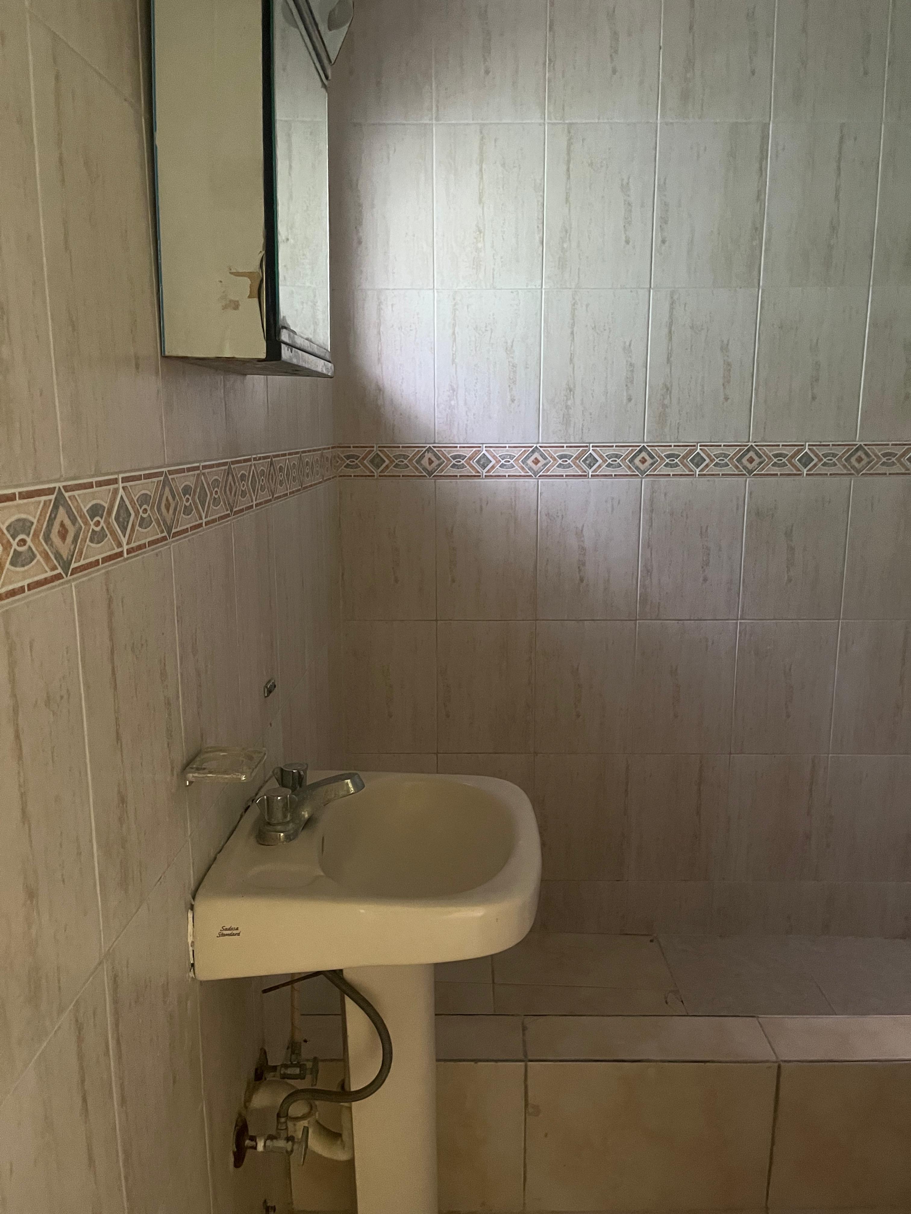 oficinas y locales comerciales - Alquilo antiguo hotel en Gazcue para ser utilizado como almacén o depósito. 6
