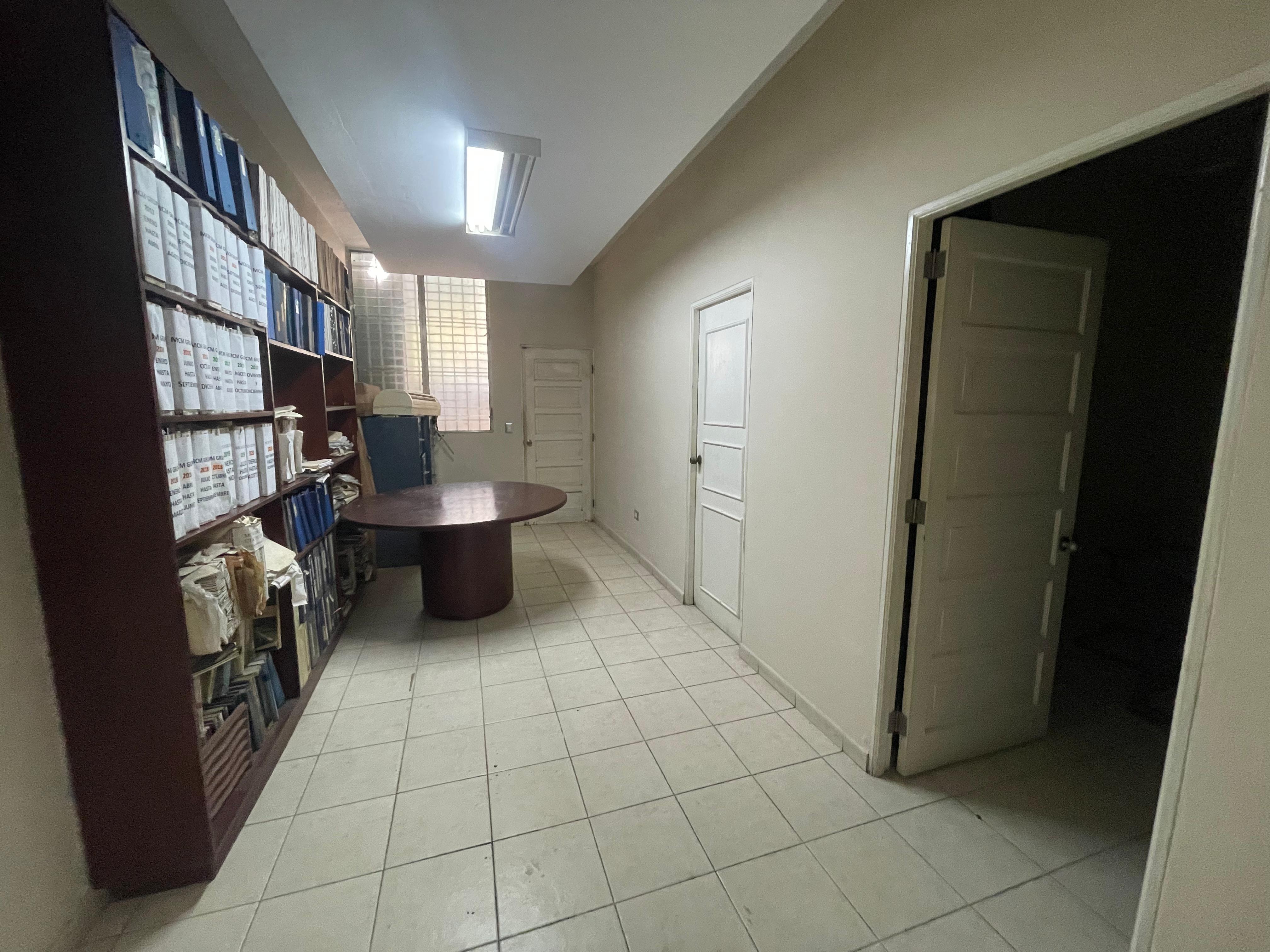 oficinas y locales comerciales - Local comercial 120 mts en Zona Universitaria 7
