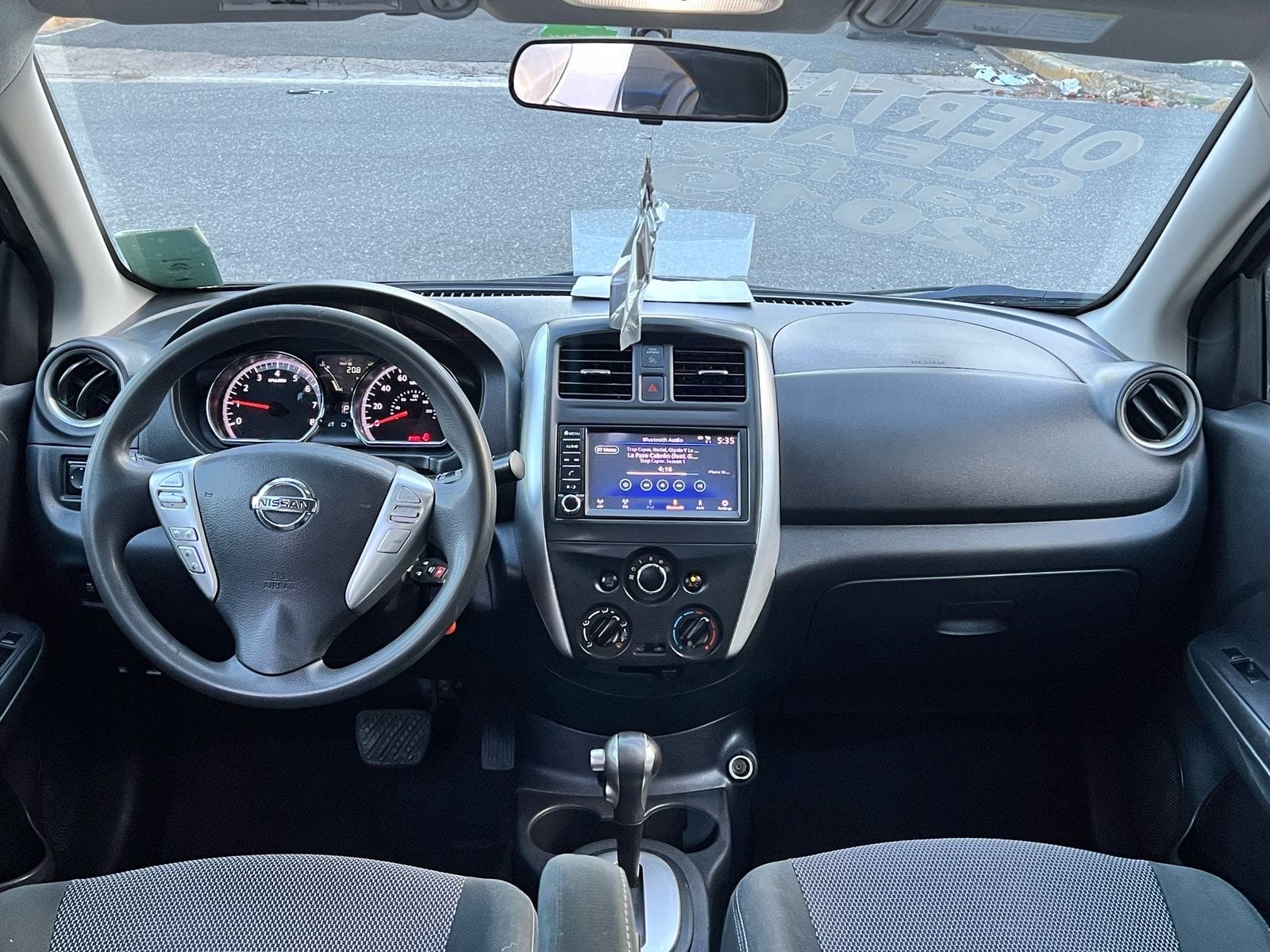 carros - Nissan versa SV 2019 el más full 6