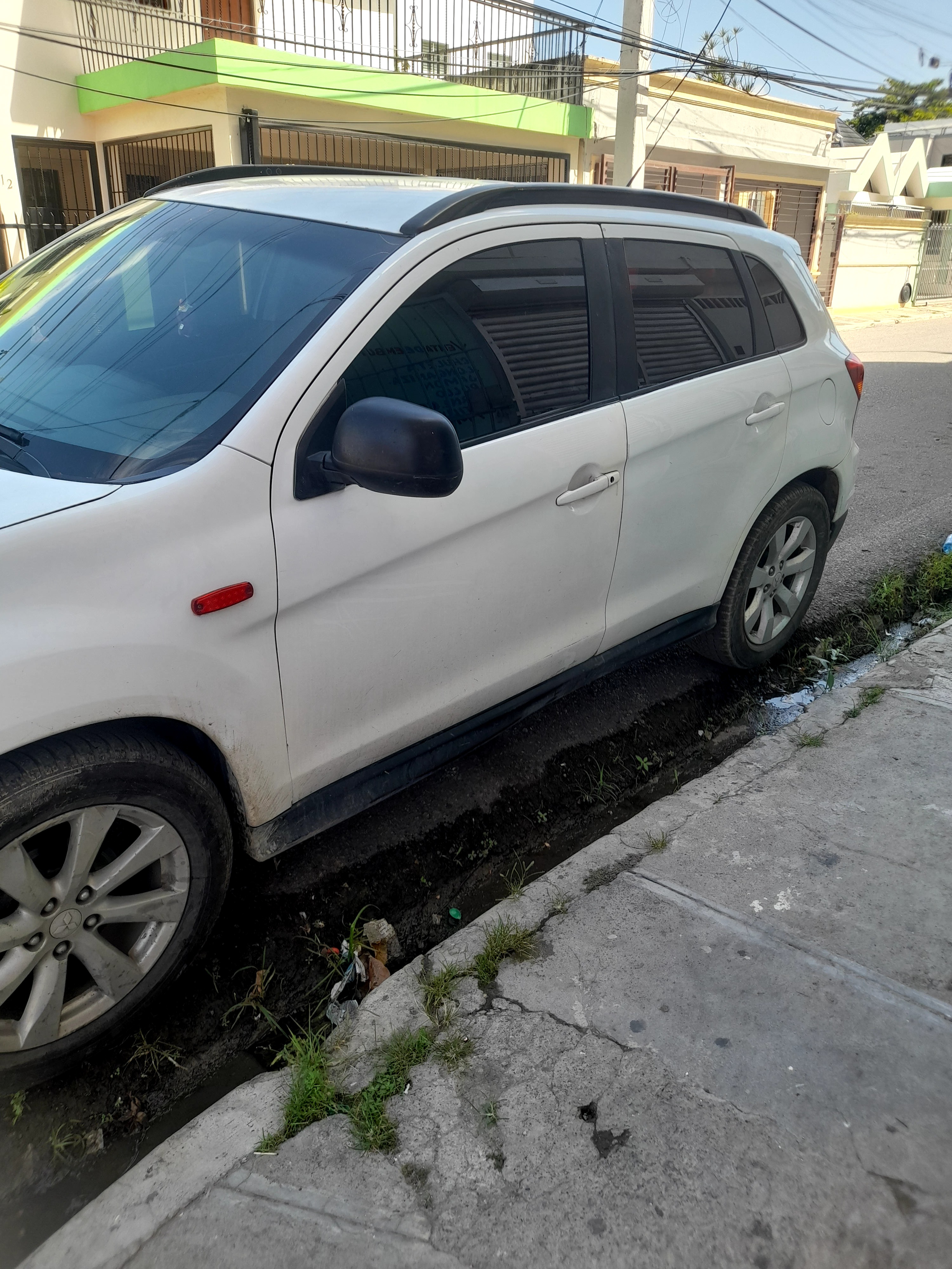 jeepetas y camionetas - Mitsubishi outlander 2011 buen estado  3