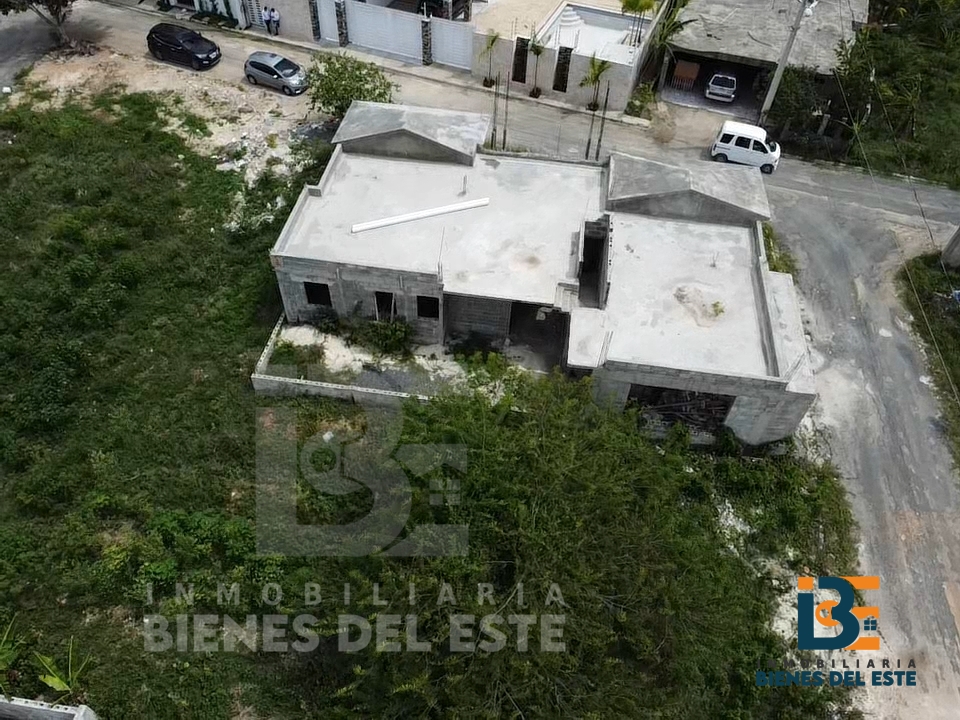 casas - SE VENDE CASA EN CONSTRUCCION de Oportunidad. 2