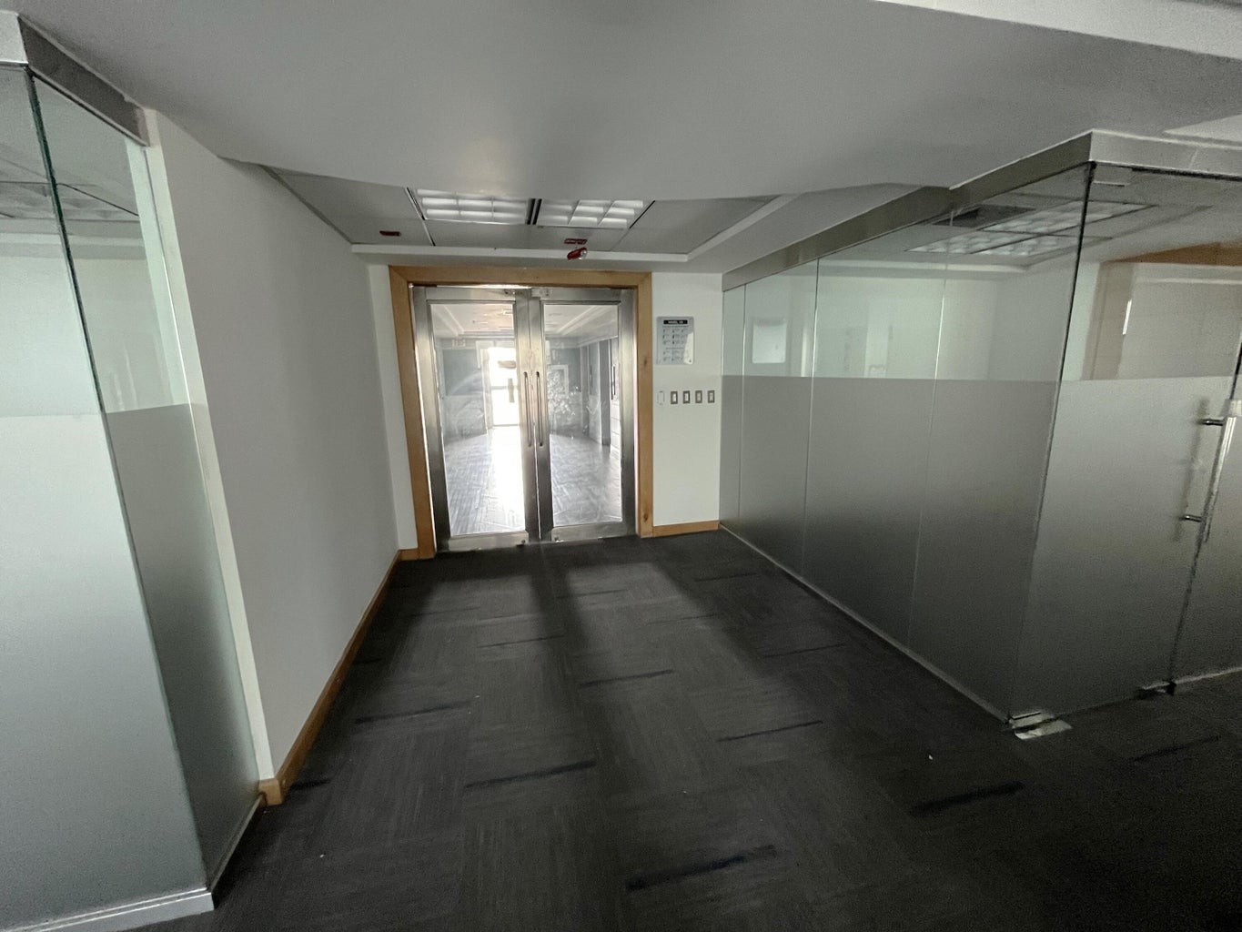 oficinas y locales comerciales - Alquiler Lujoso Torre Corporativo Piantini Local de 540 m2 0