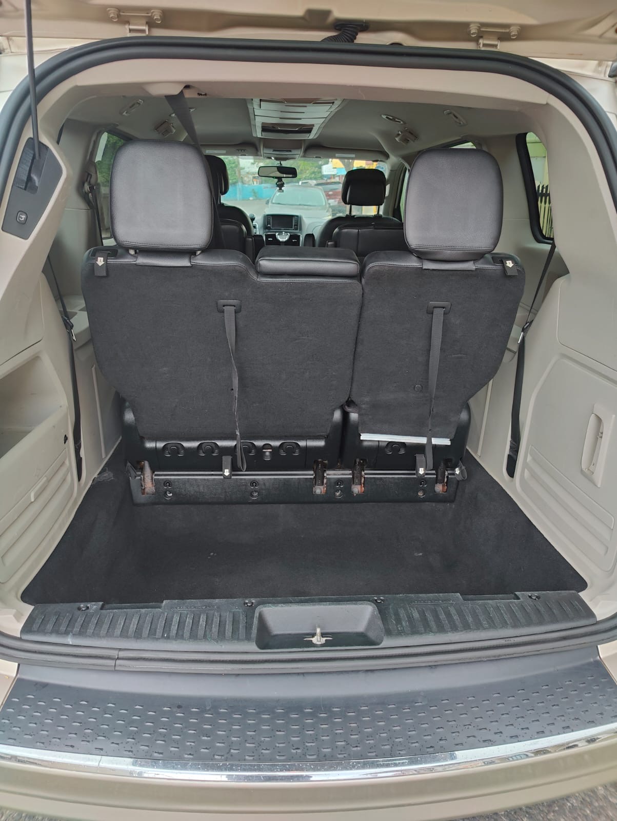 jeepetas y camionetas - Chrysler town and country  3