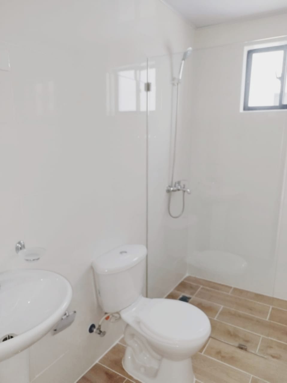 apartamentos - Se Vende Apartamento en Los Rieles (Primer Nivel). Precio US $103,000. 
 8