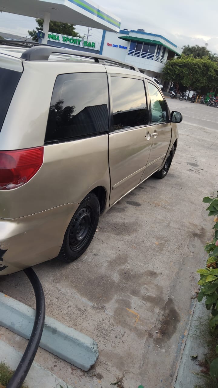 jeepetas y camionetas - OPORTUNIDAD TOYOTA SIENNA 0