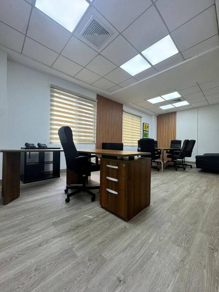 oficinas y locales comerciales - Locales para Oficinas en Ensanche Paraíso Recién r 1