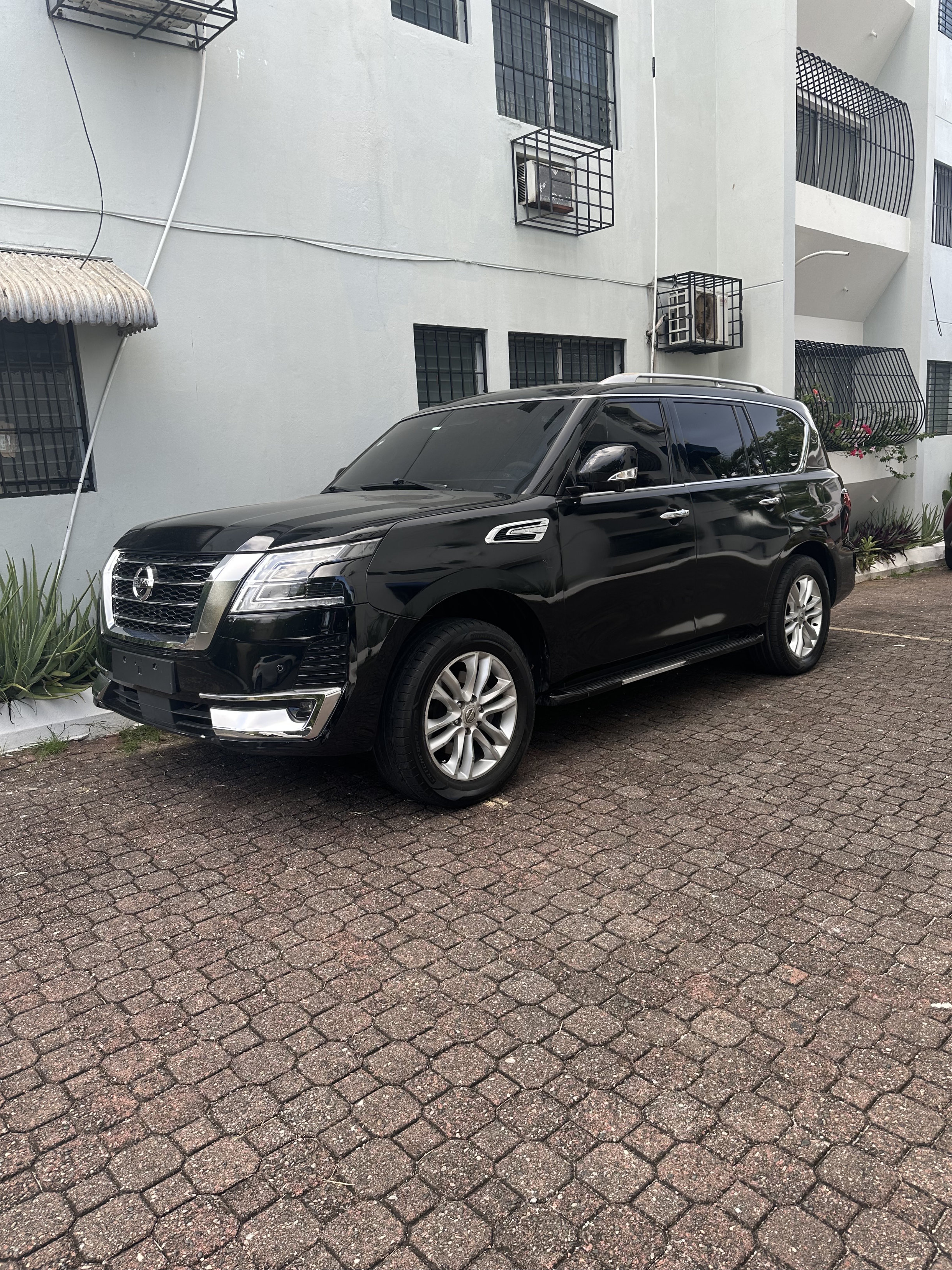 jeepetas y camionetas - vendo de oportunidad Nissan patrol convertida a 2024   0