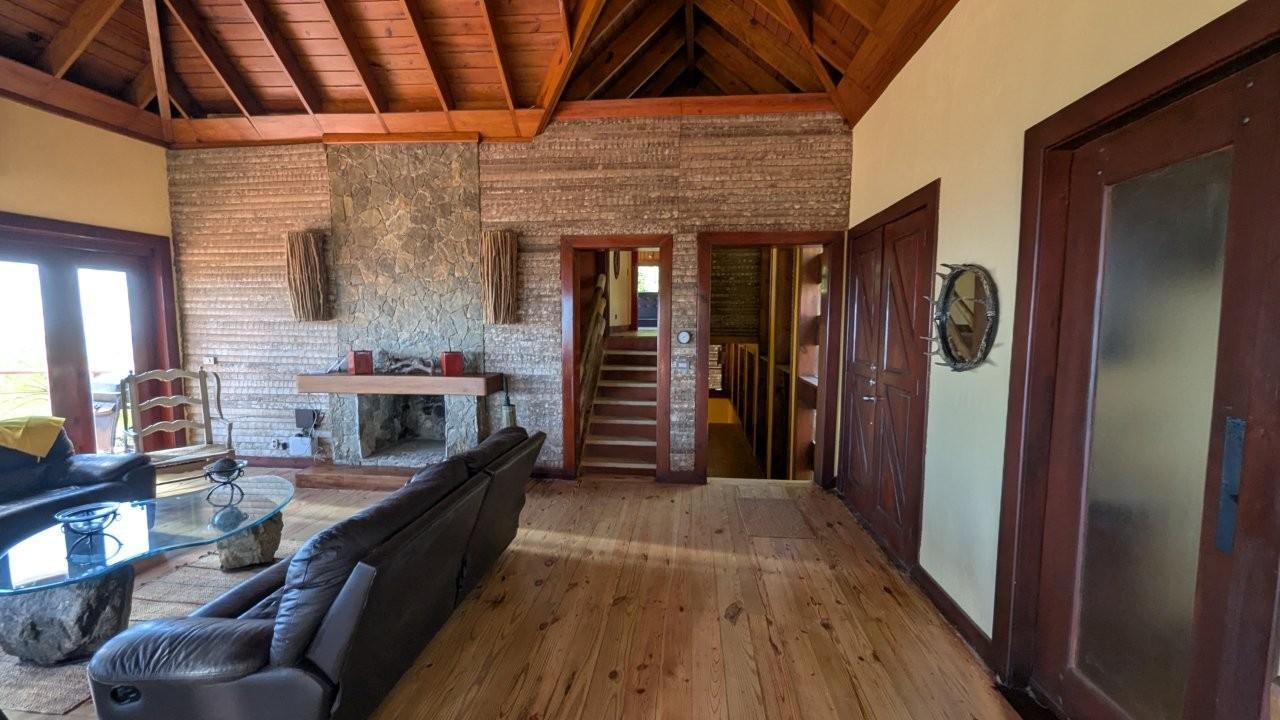 casas vacacionales y villas - Villa de Ensueño con Vistas a Montaña, Ciudad y Mar 7