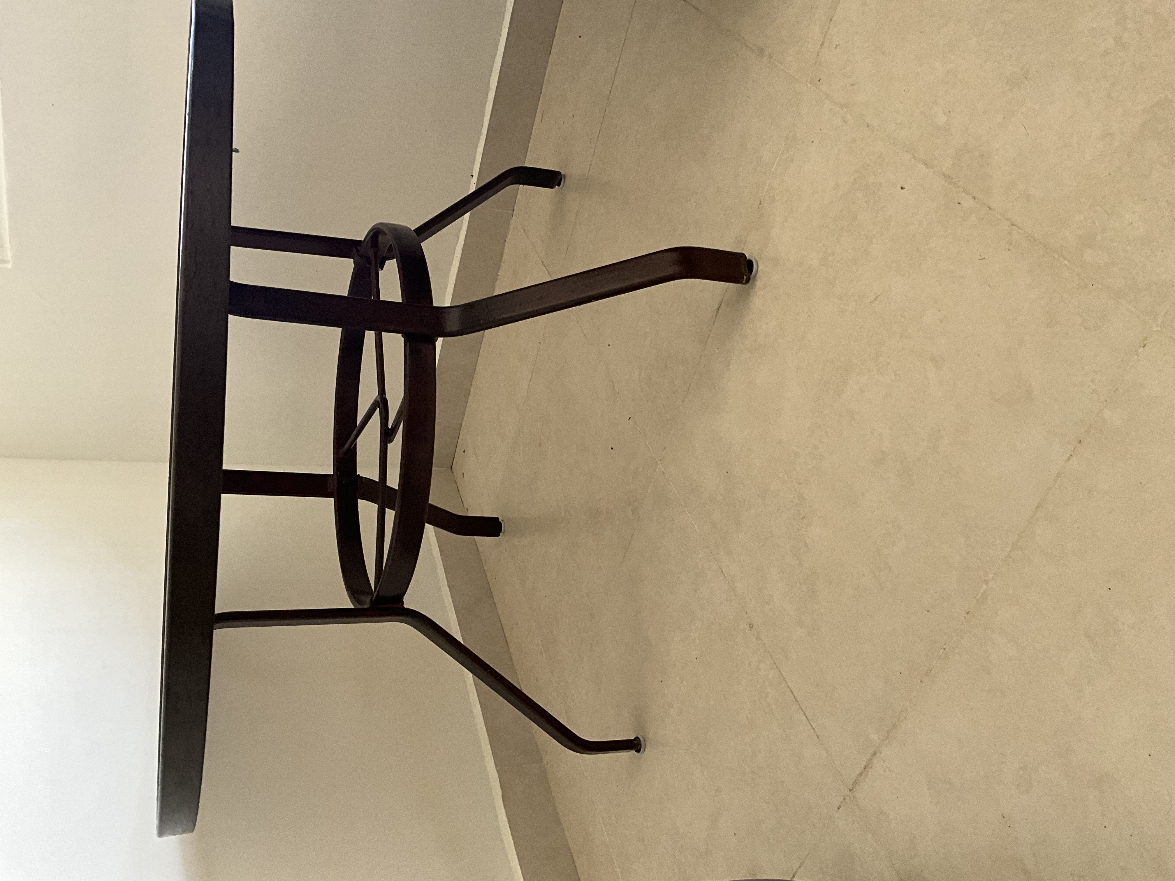 muebles y colchones - Mesa redonda en base de metal 1