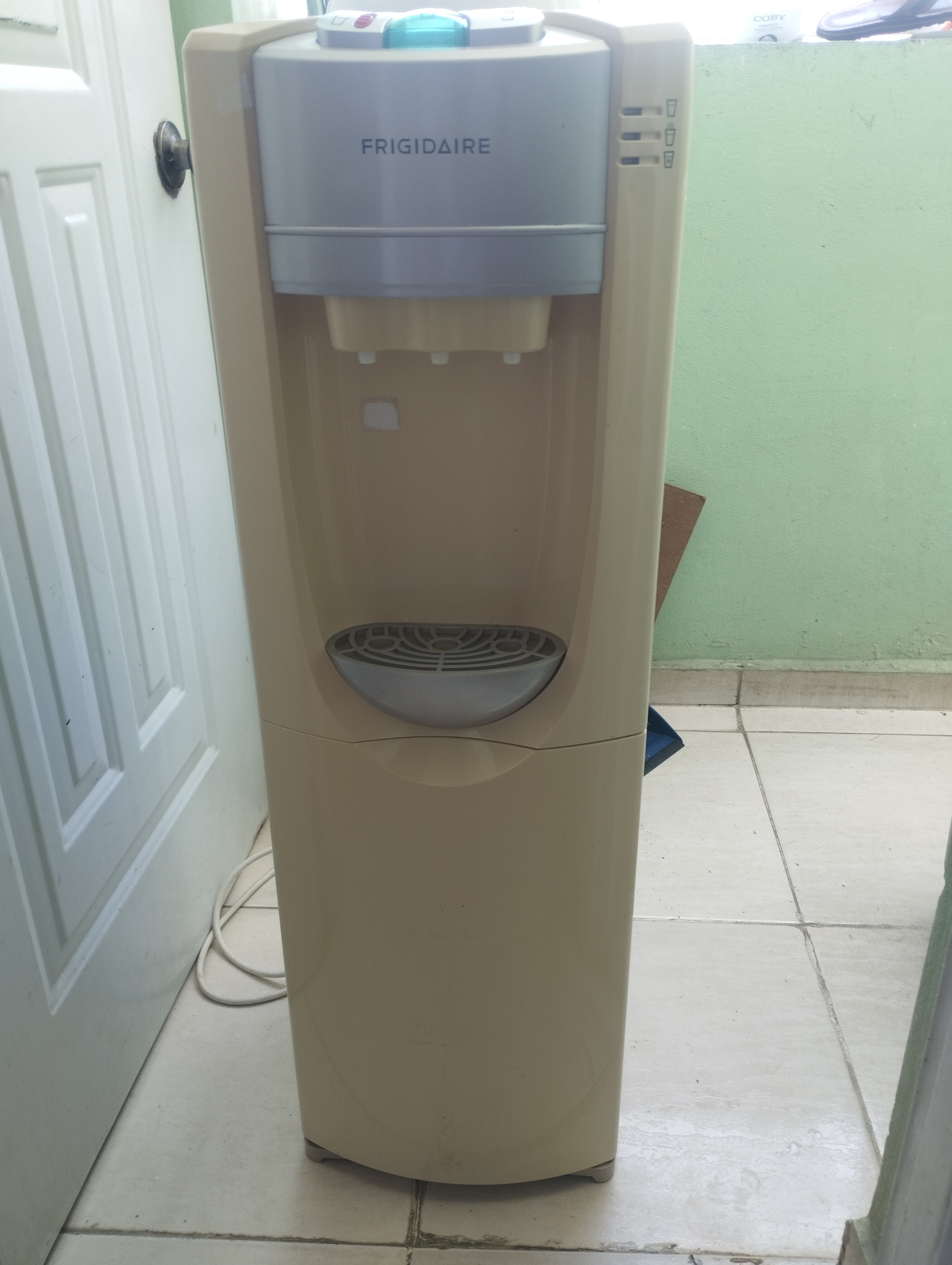 electrodomesticos - Bebedero Frigidaire 1
