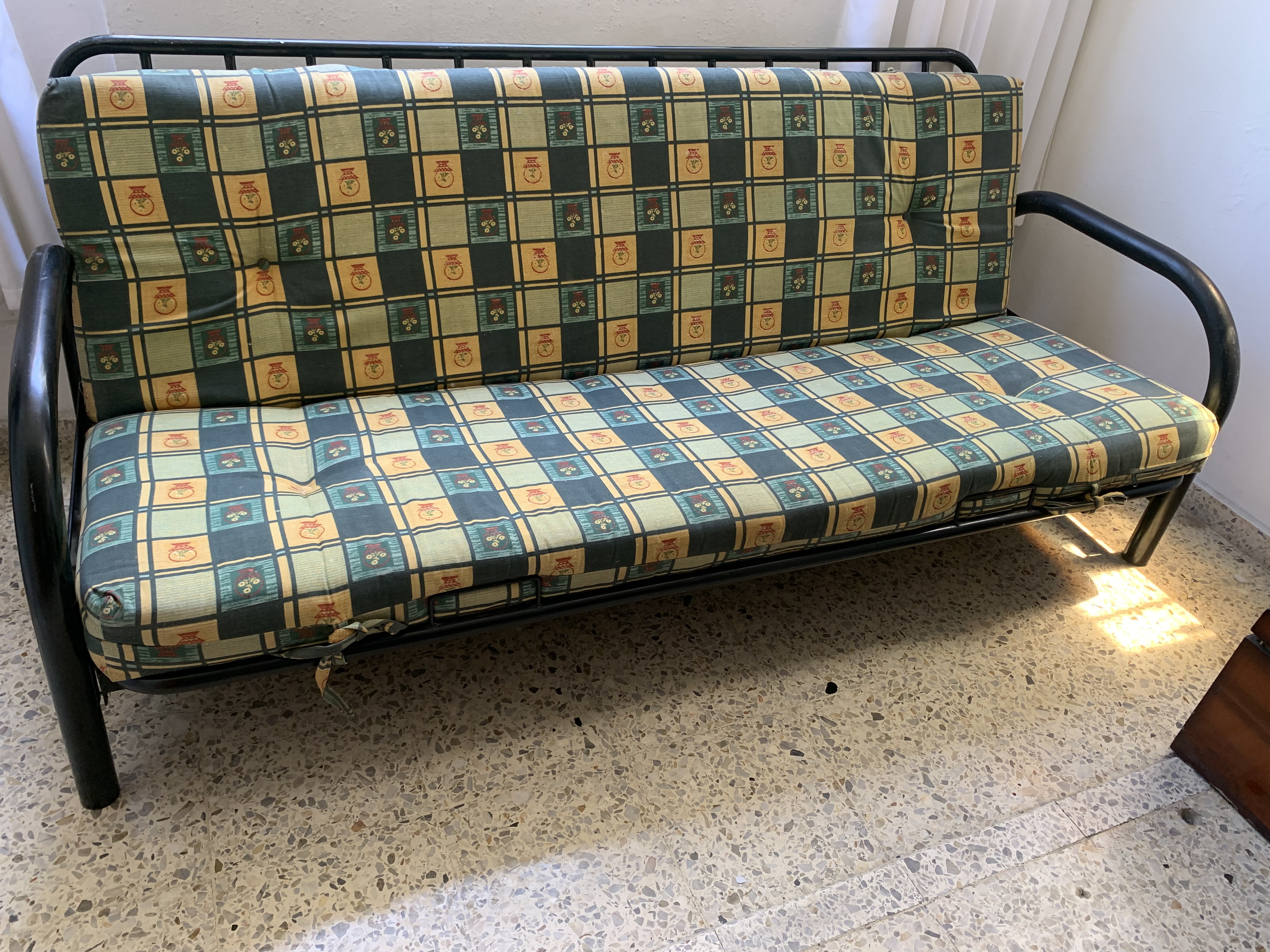 muebles y colchones - Vendo sofá cama muy comodo 2