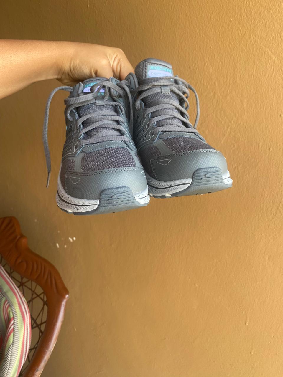 zapatos para mujer - VENDO ESTOS SKECHERS NUEVOS SIZE 7 COMPRADO EN LA MISMA TIENDA . 

 3