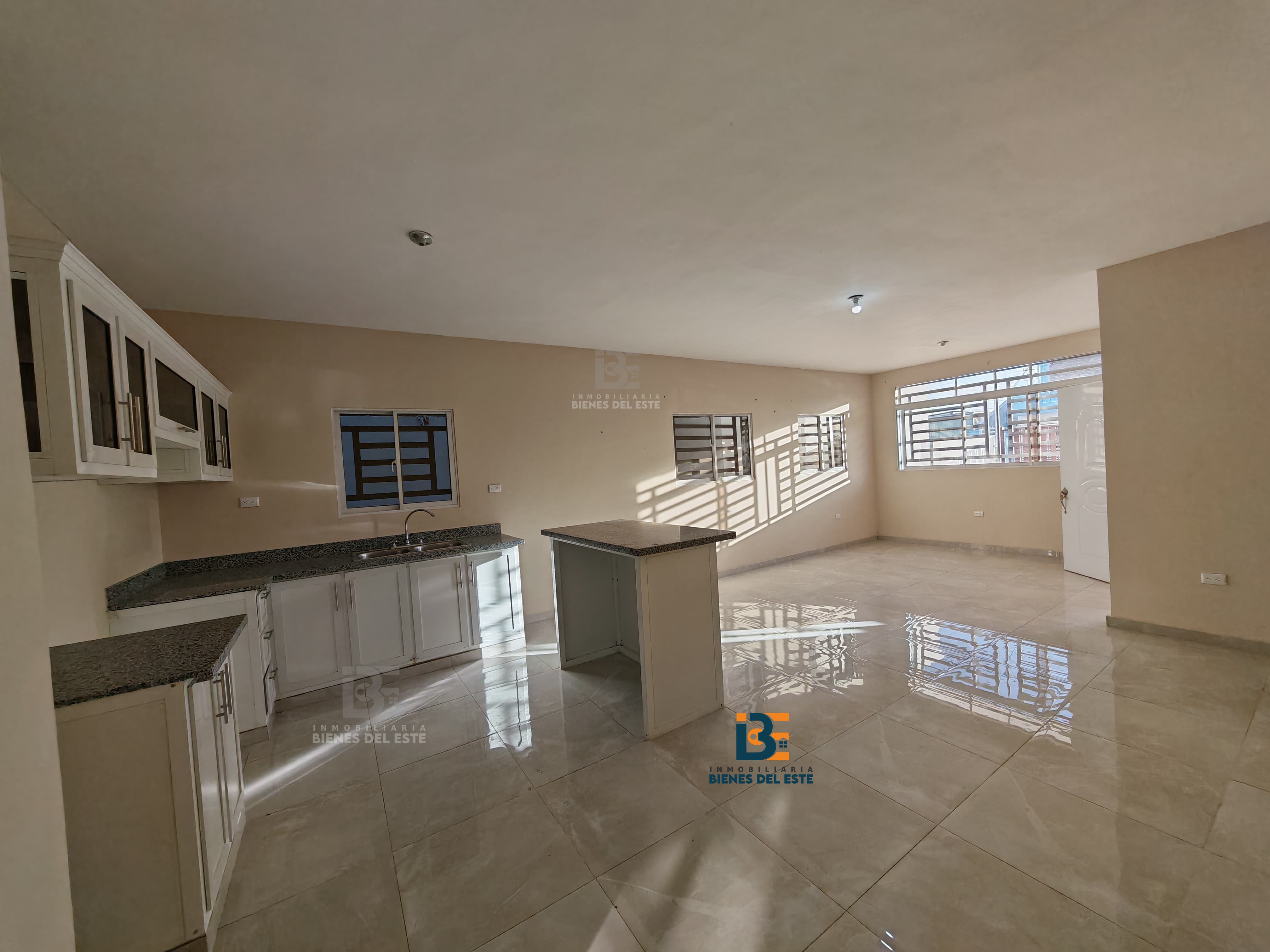 apartamentos - Apartamento Amplio y con 3 Baños y Parqueo 1