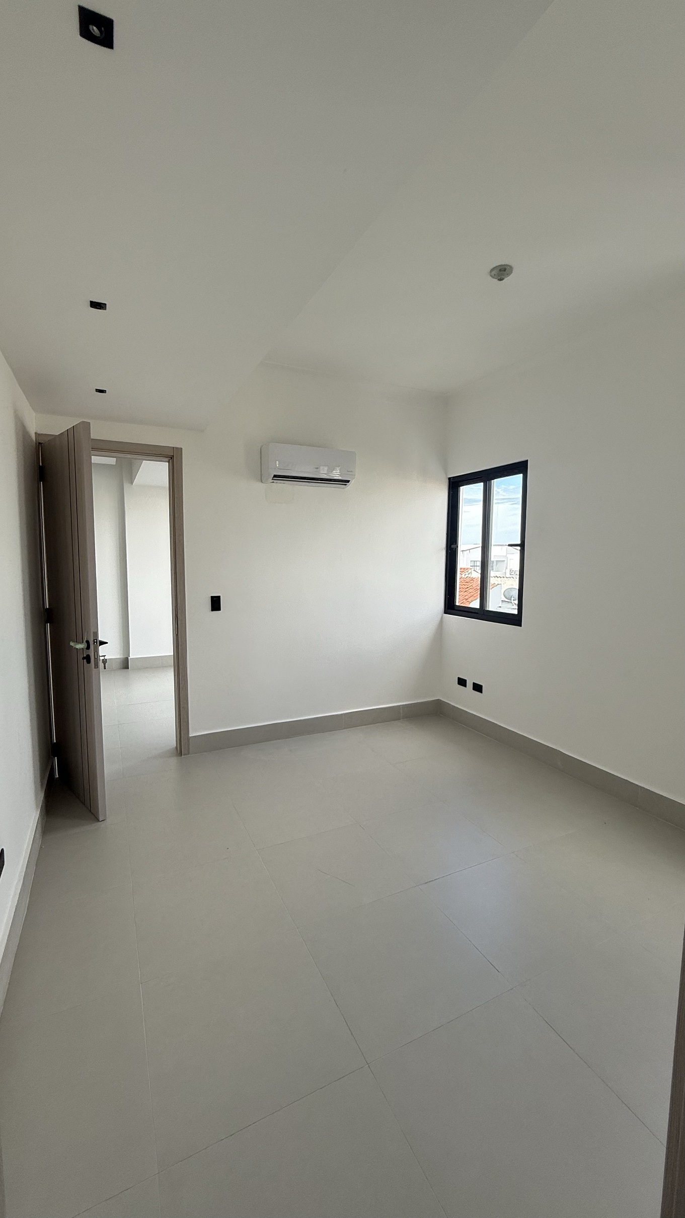 apartamentos - Apartamento Piso 8 Evaristo Morales vacio  6