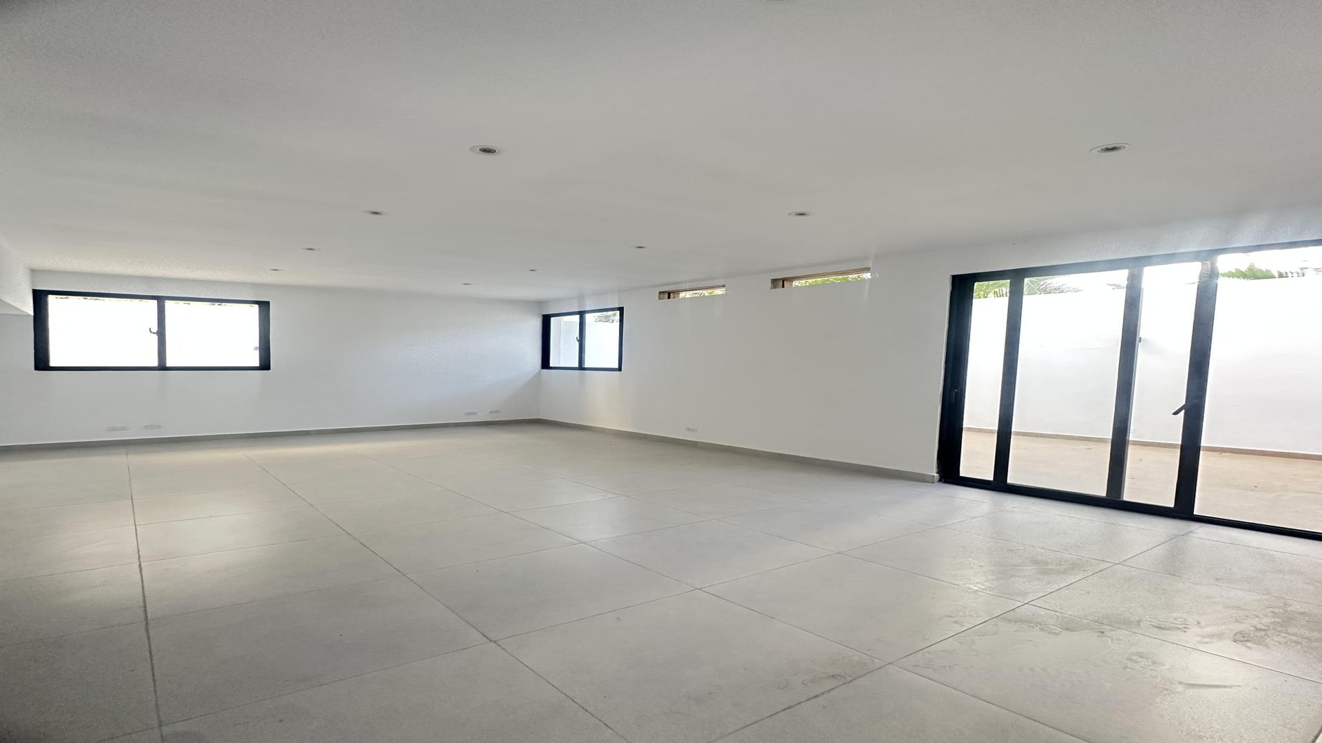 oficinas y locales comerciales - ALQUILER LOCAL COMERCIAL DE 131MTS2-SECTOR LA JULIA 3