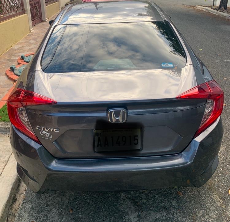 carros - Honda Civic 2018 . 

* Gasolina
* Asientos en pana 
* Único Dueño 1