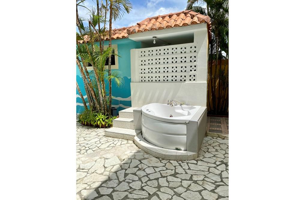 casas - ¡Encanto Clásico y Carácter Atemporal! Casa con Gazebo, Piscina y Jacuzzi 8