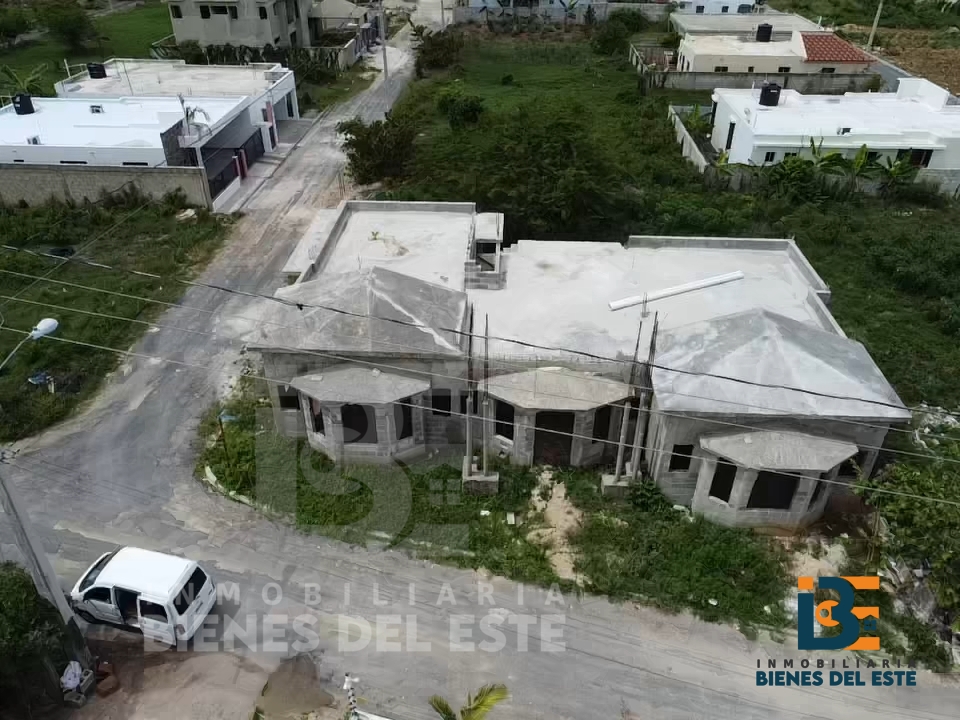 casas - SE VENDE CASA EN CONSTRUCCION de Oportunidad. 3